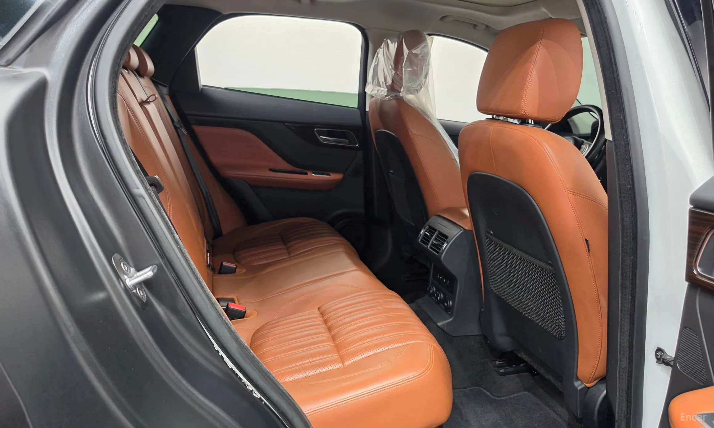 Jaguar F-PACE превью 12