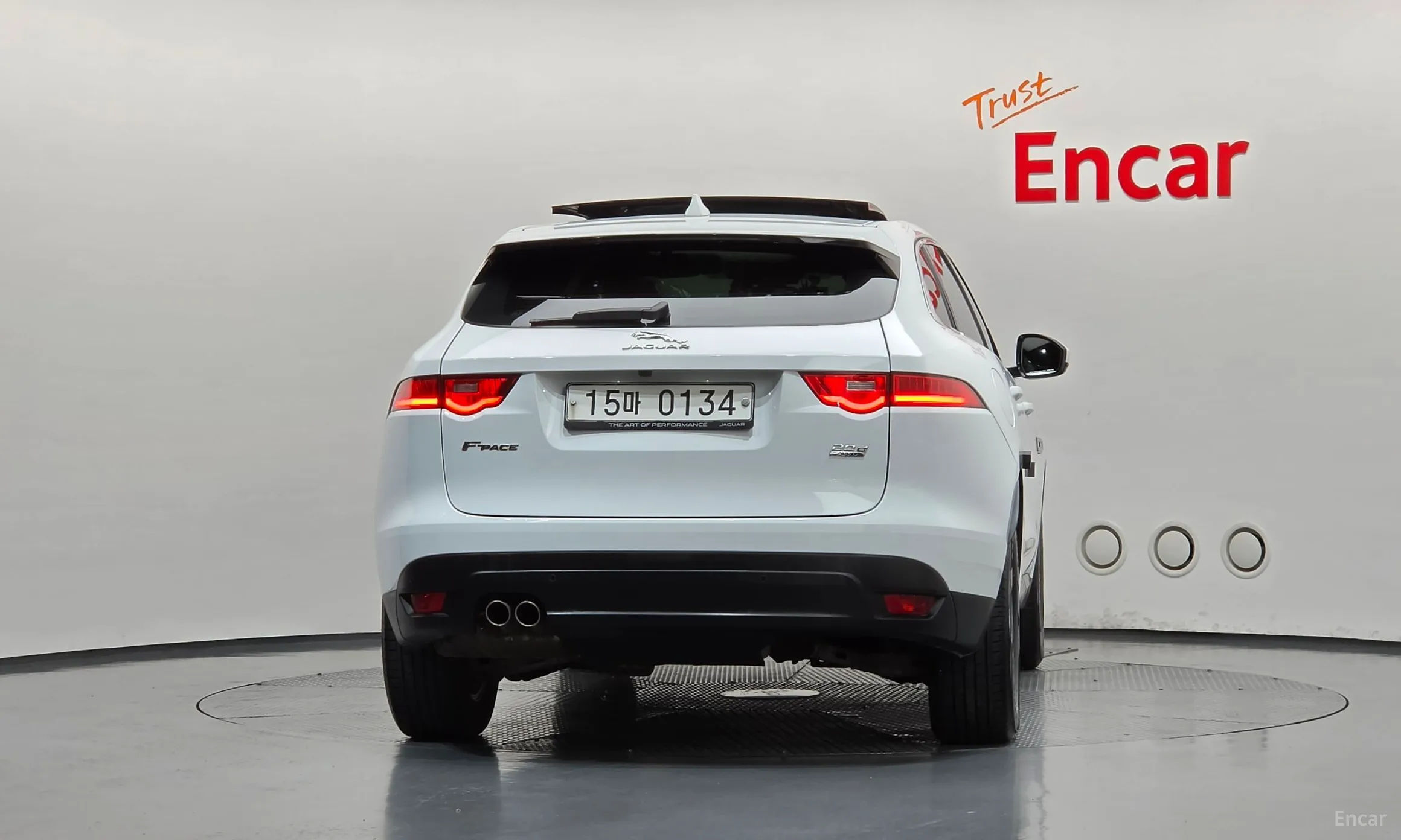 Jaguar F-PACE превью 4