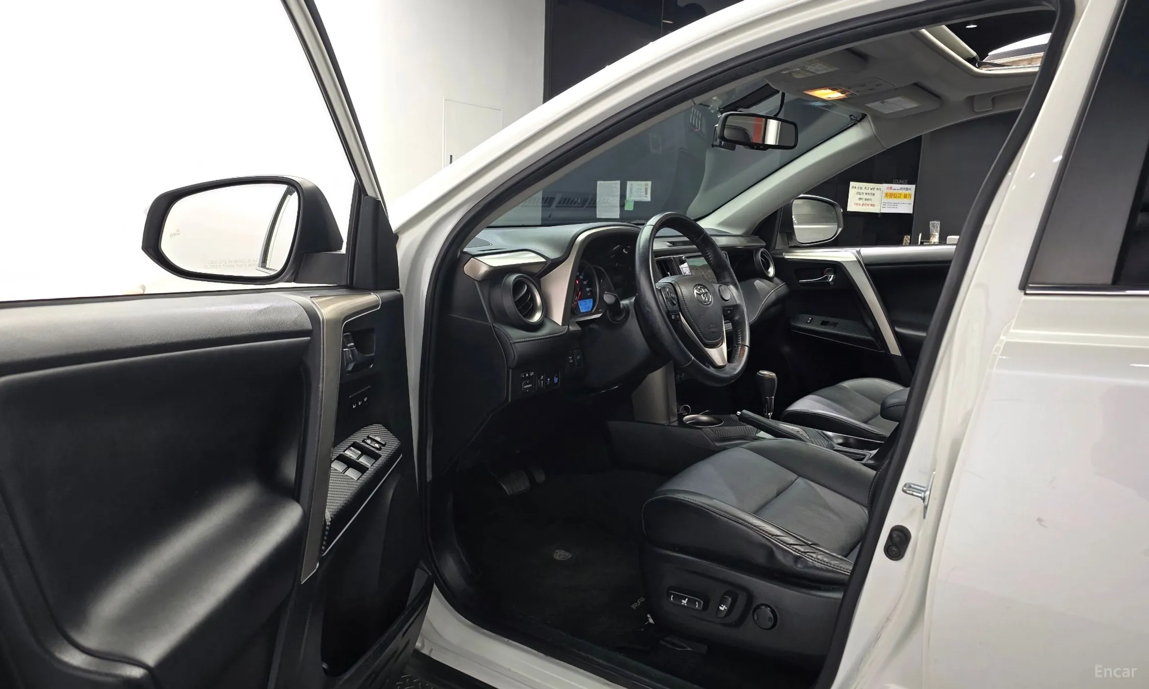 Toyota RAV4 превью 10