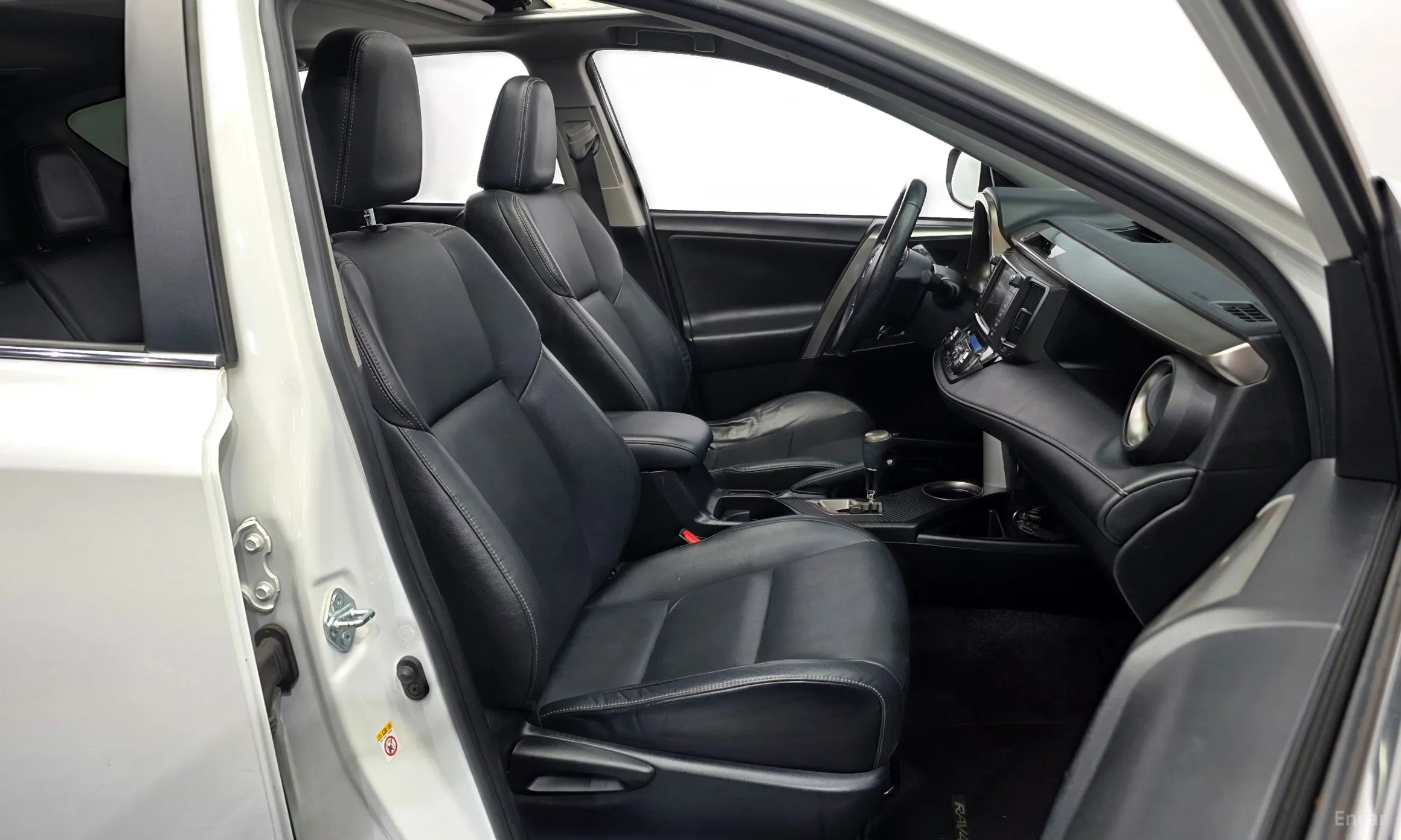 Toyota RAV4 превью 11