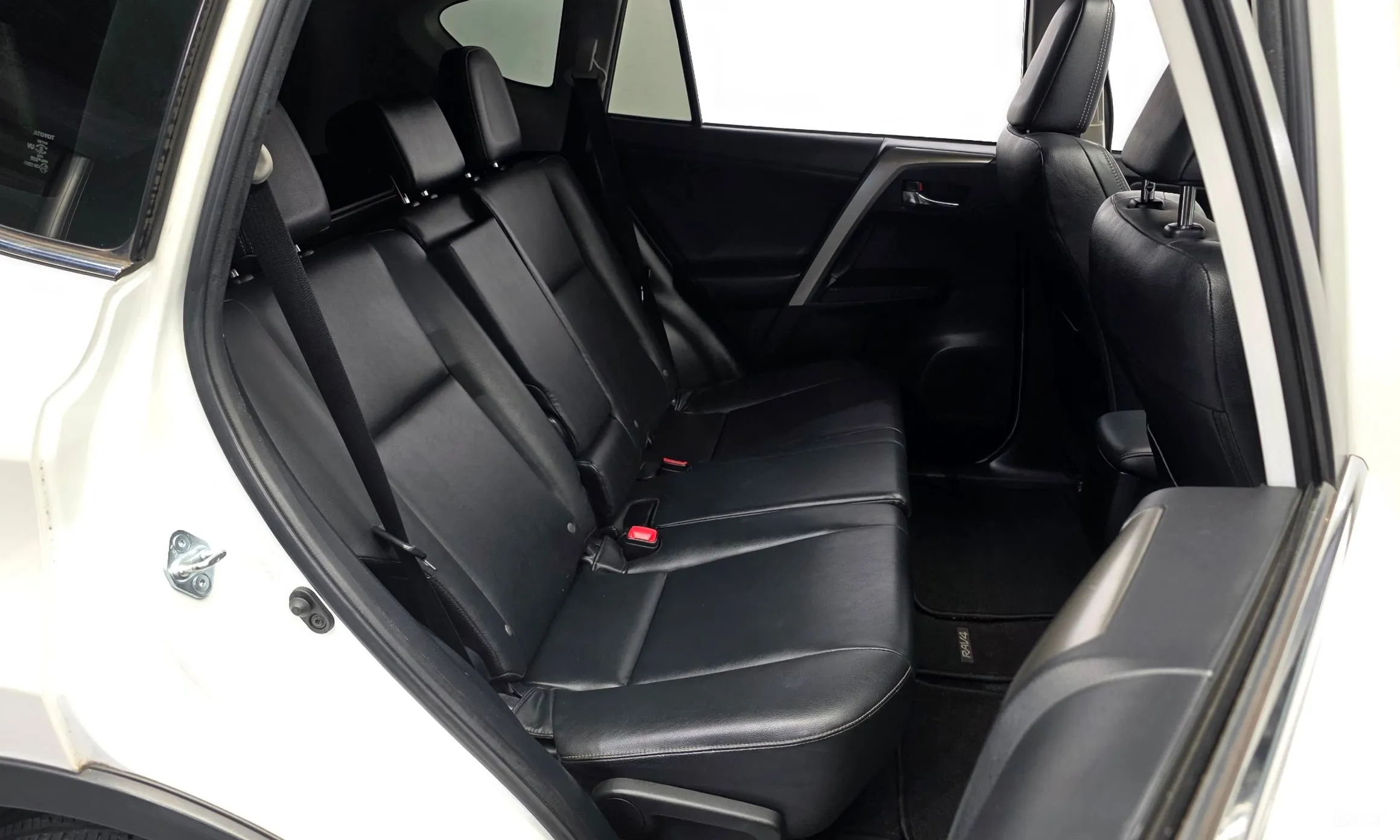 Toyota RAV4 превью 12