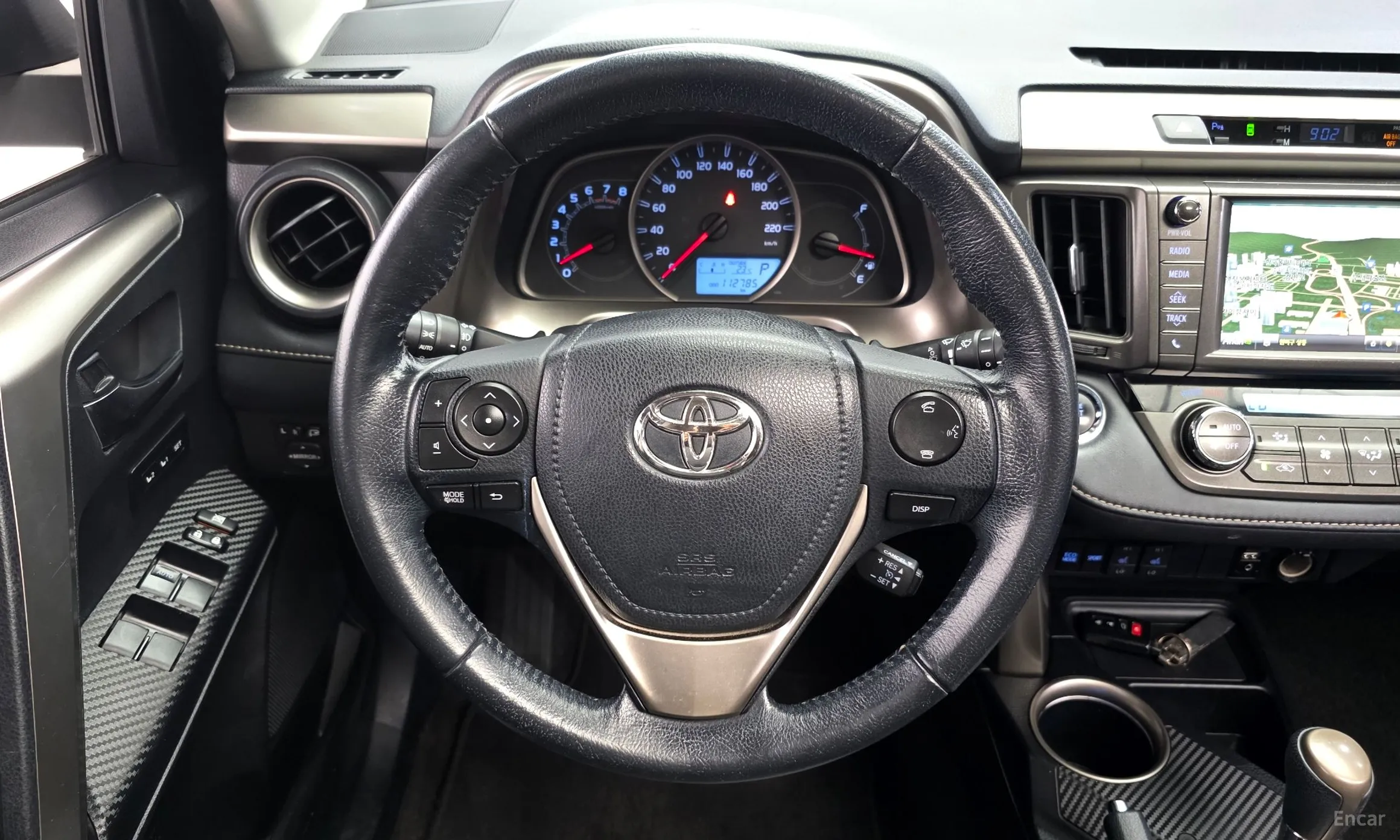 Toyota RAV4 превью 13