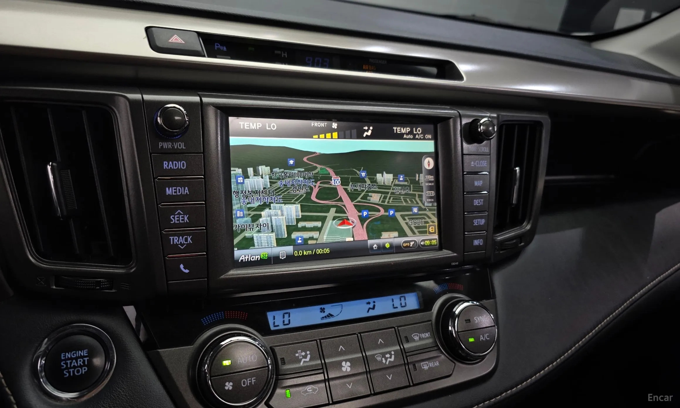 Toyota RAV4 превью 14