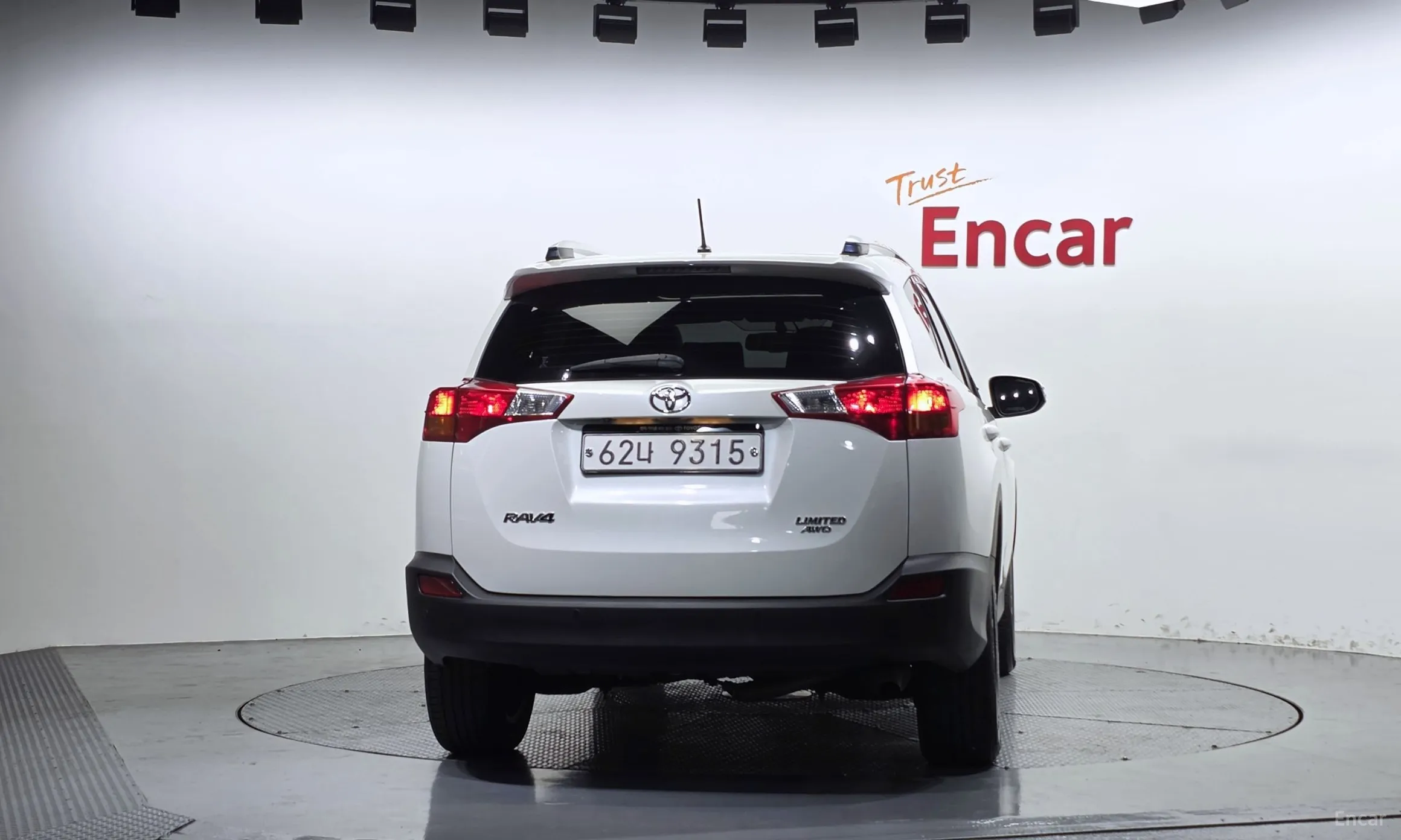 Toyota RAV4 превью 4