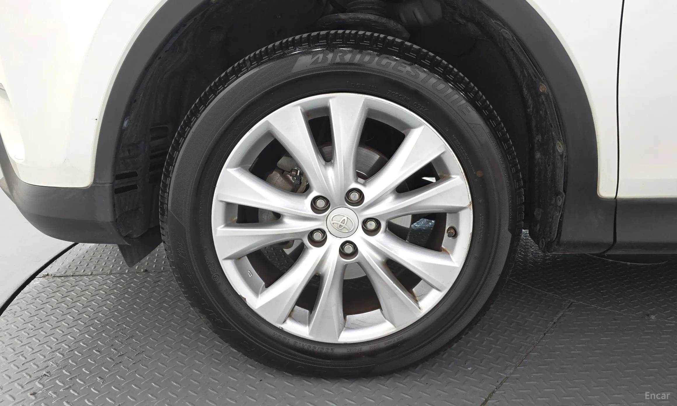 Toyota RAV4 превью 5