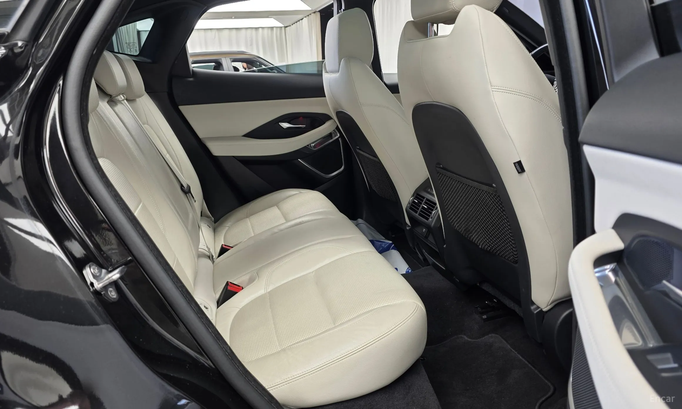 Jaguar E-PACE превью 11