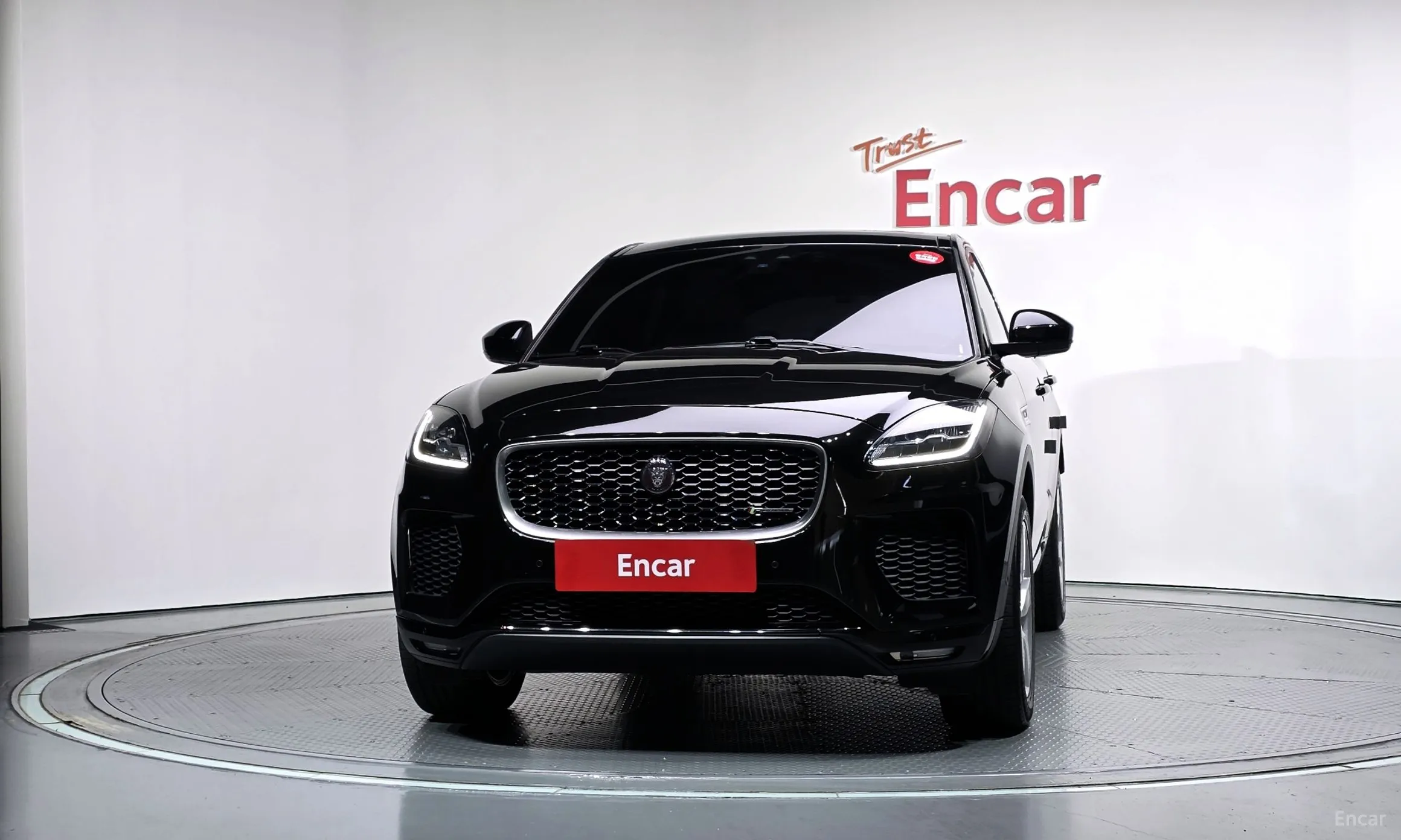 Jaguar E-PACE превью 3