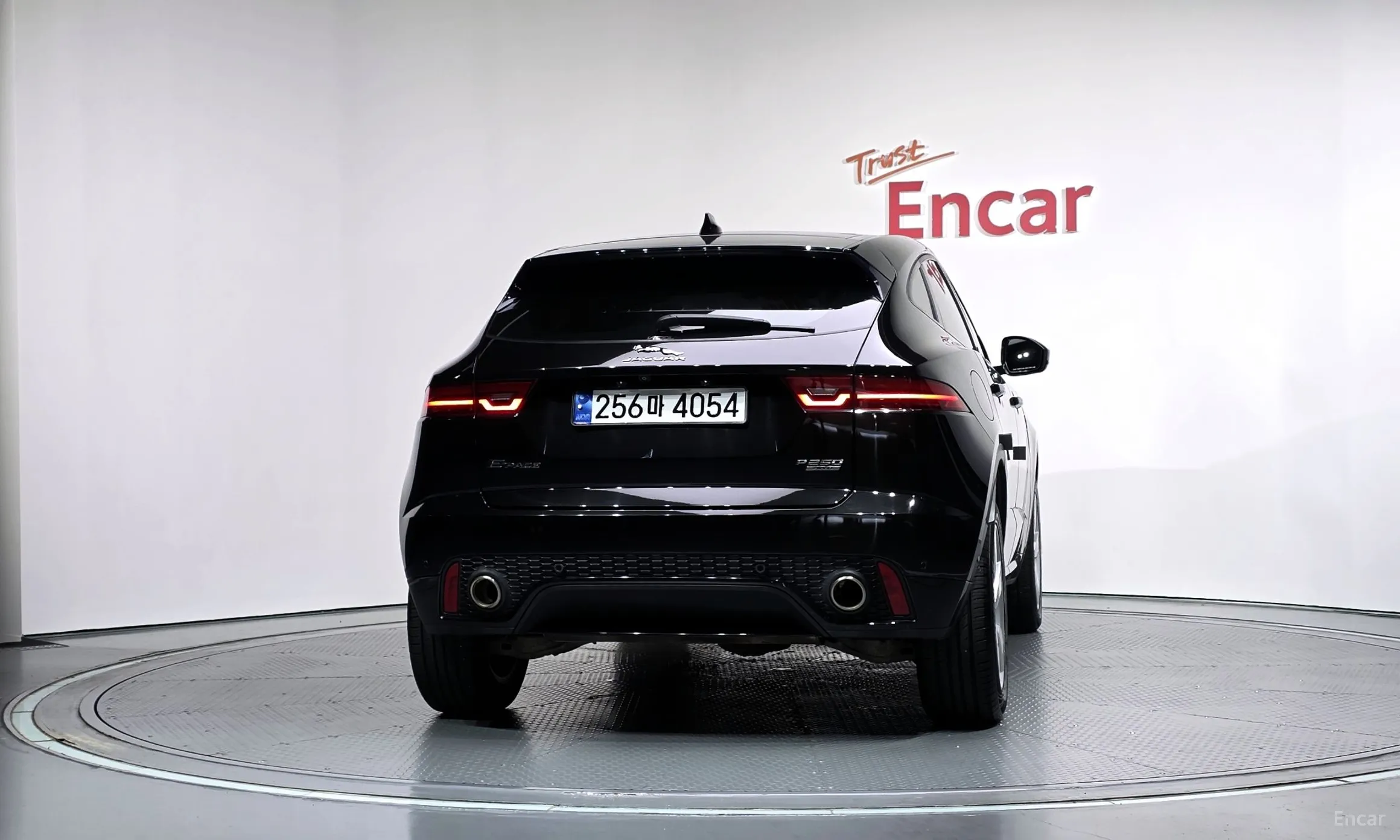 Jaguar E-PACE превью 4