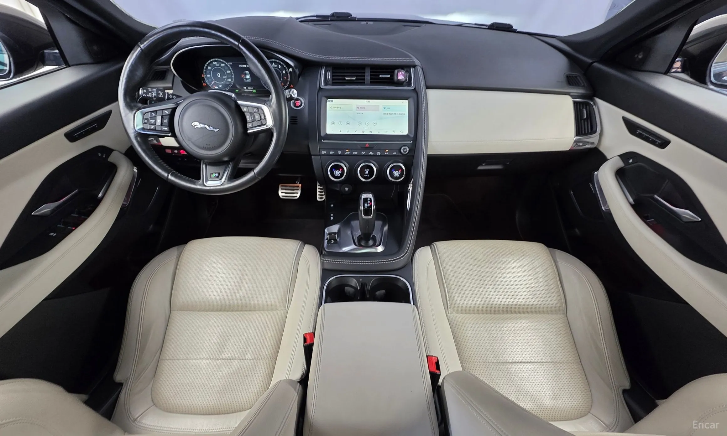 Jaguar E-PACE превью 7
