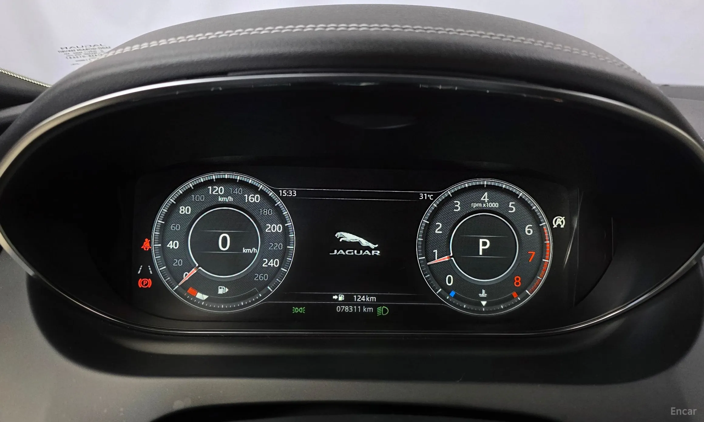 Jaguar E-PACE превью 8