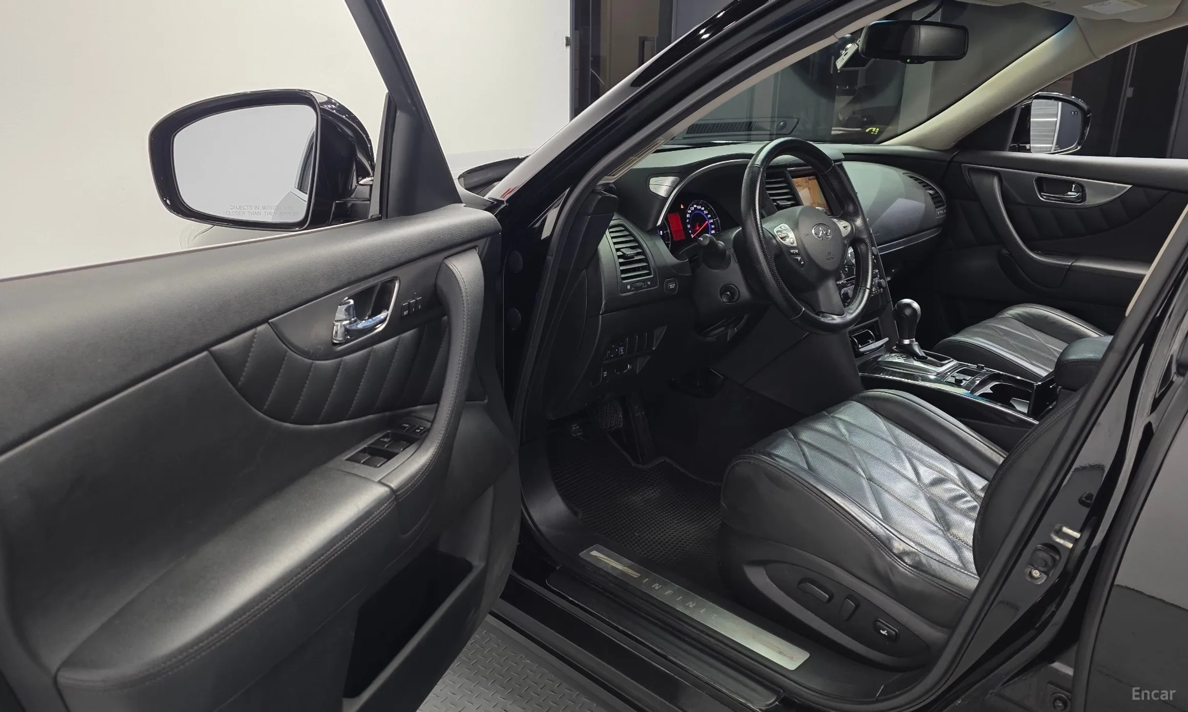 Infiniti FX35 превью 10