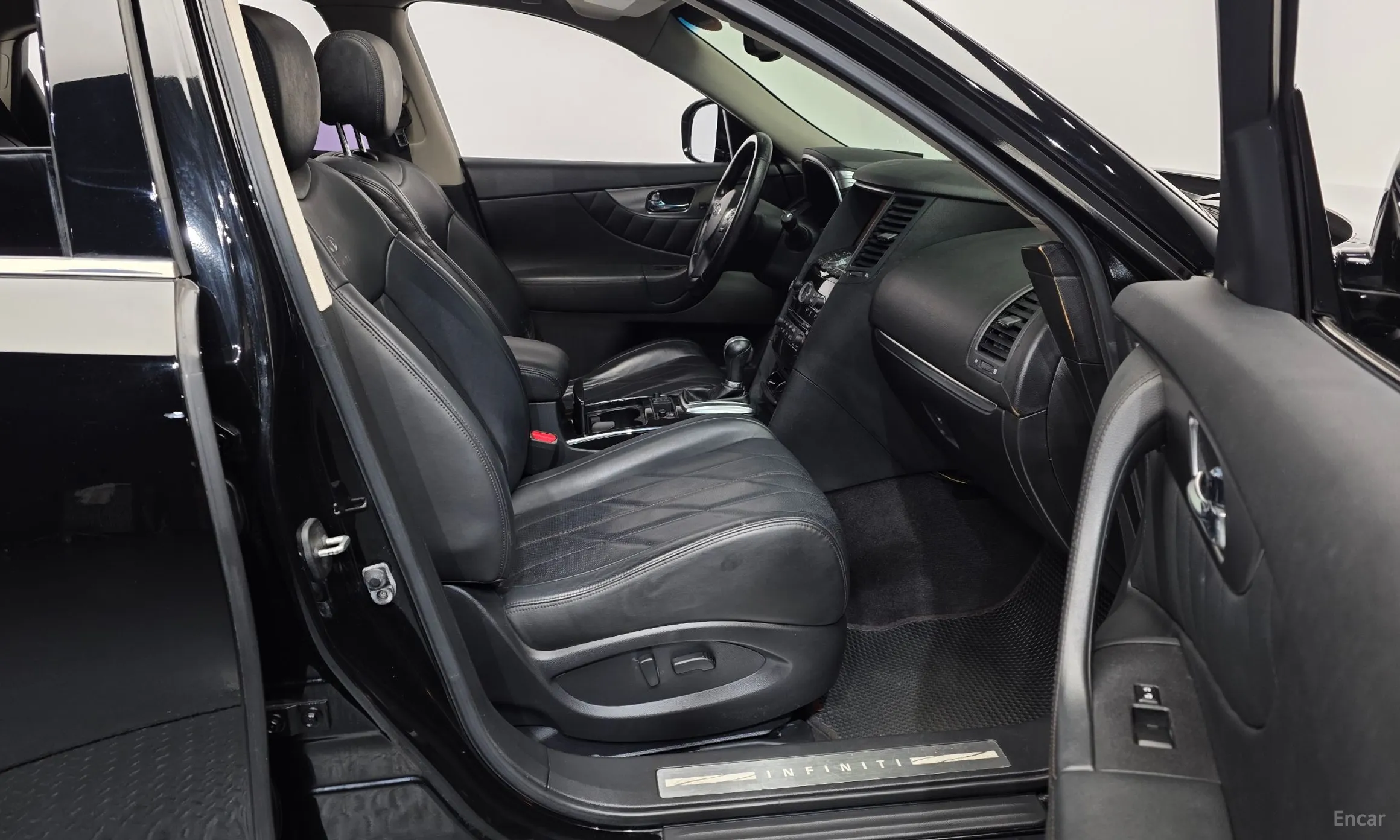 Infiniti FX35 превью 11