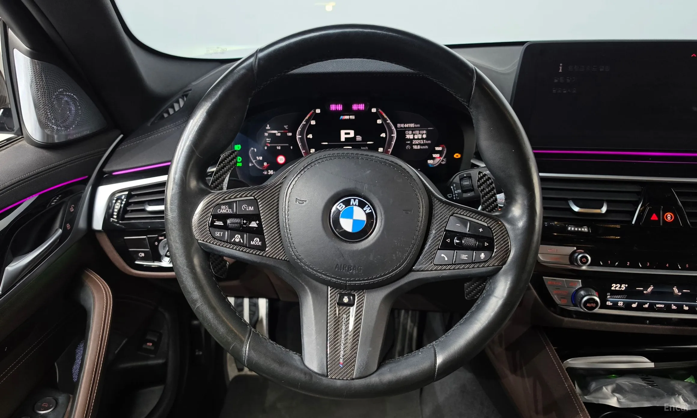 BMW 5 Series (G30) превью 12