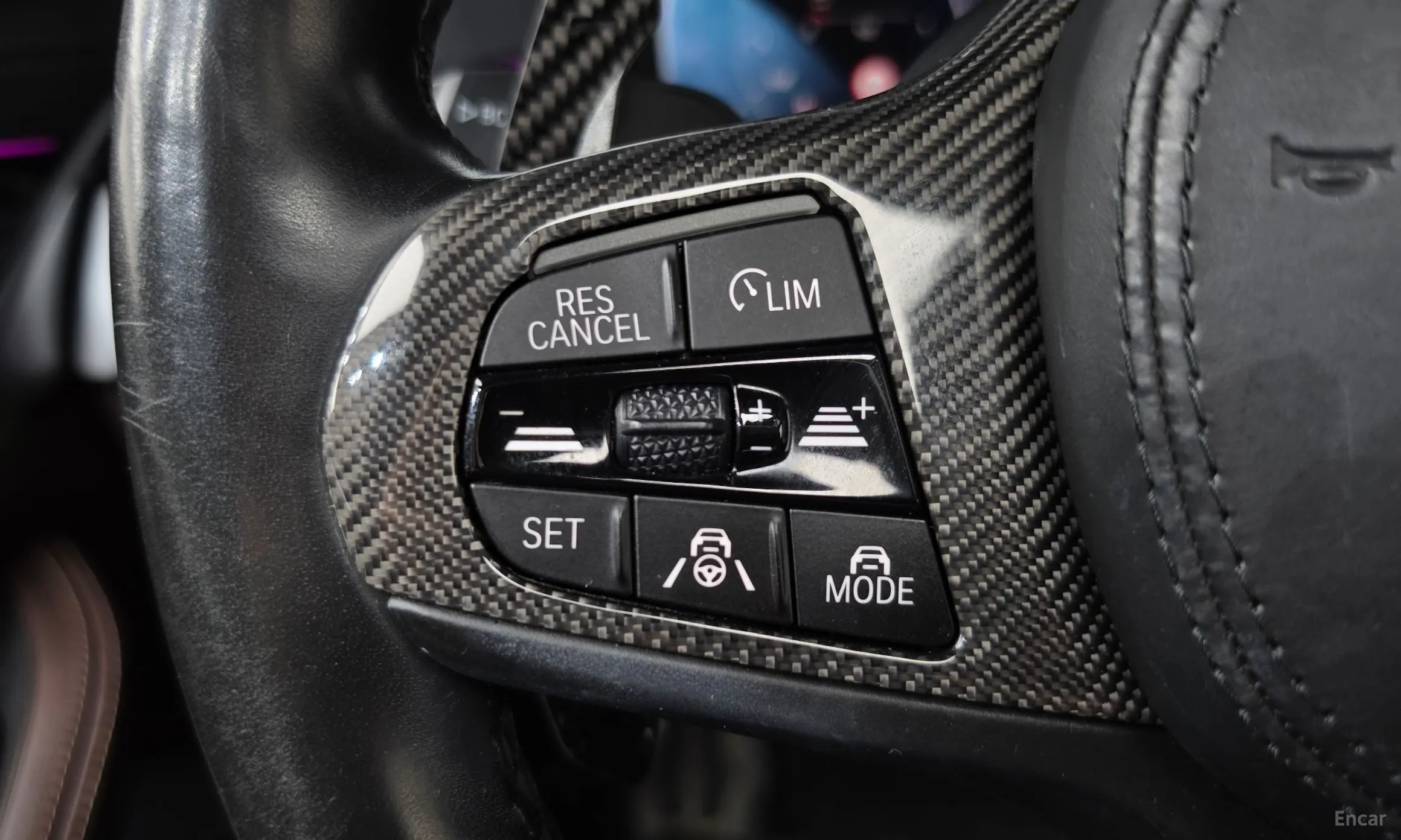 BMW 5 Series (G30) превью 15