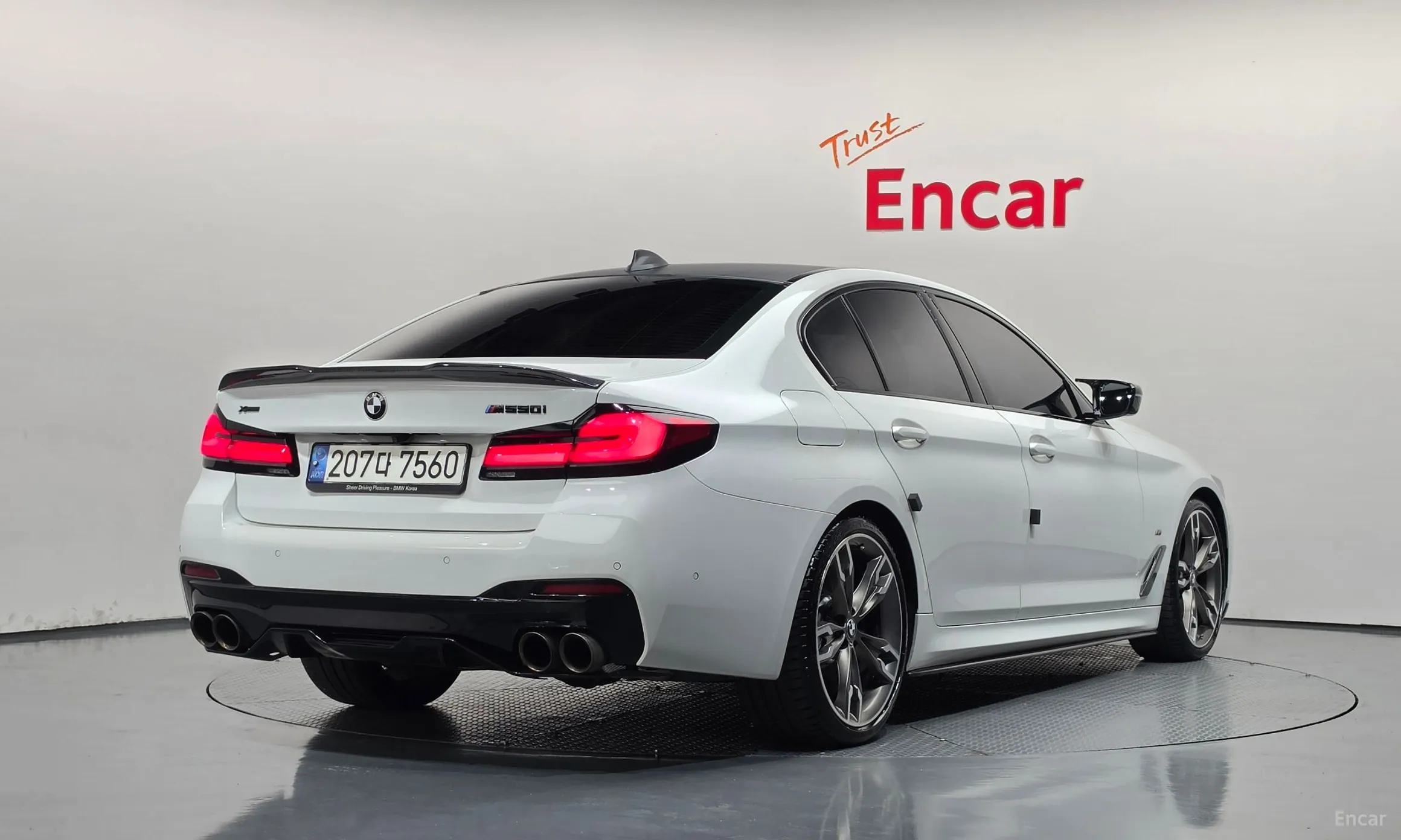 BMW 5 Series (G30) превью 2
