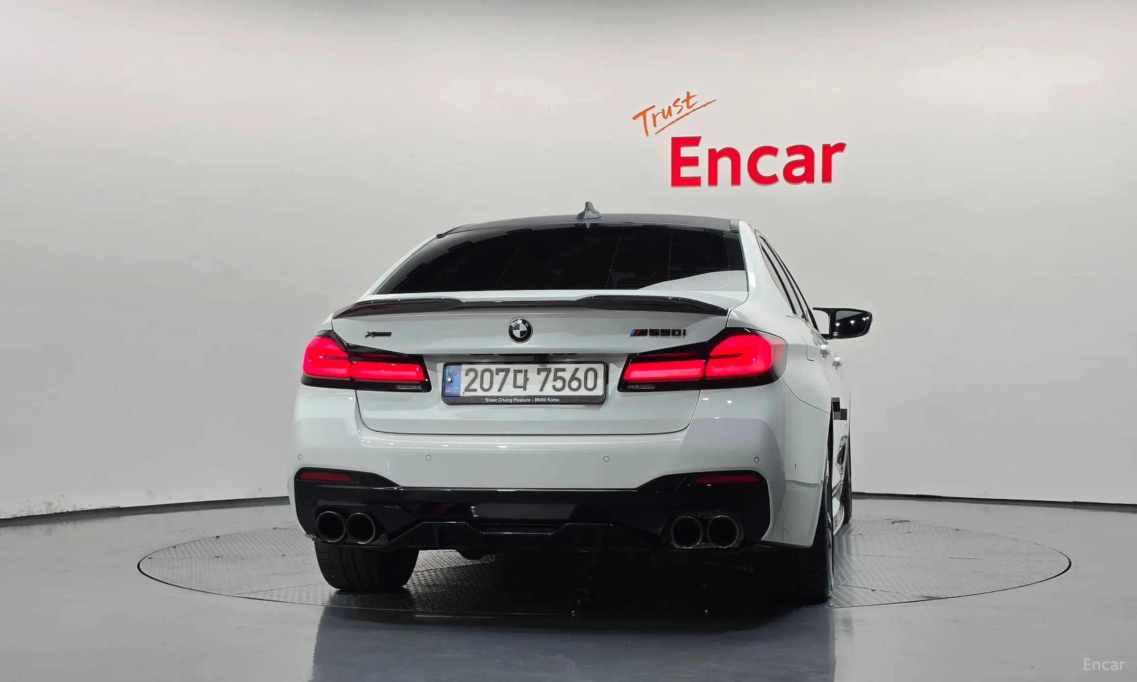 BMW 5 Series (G30) превью 4