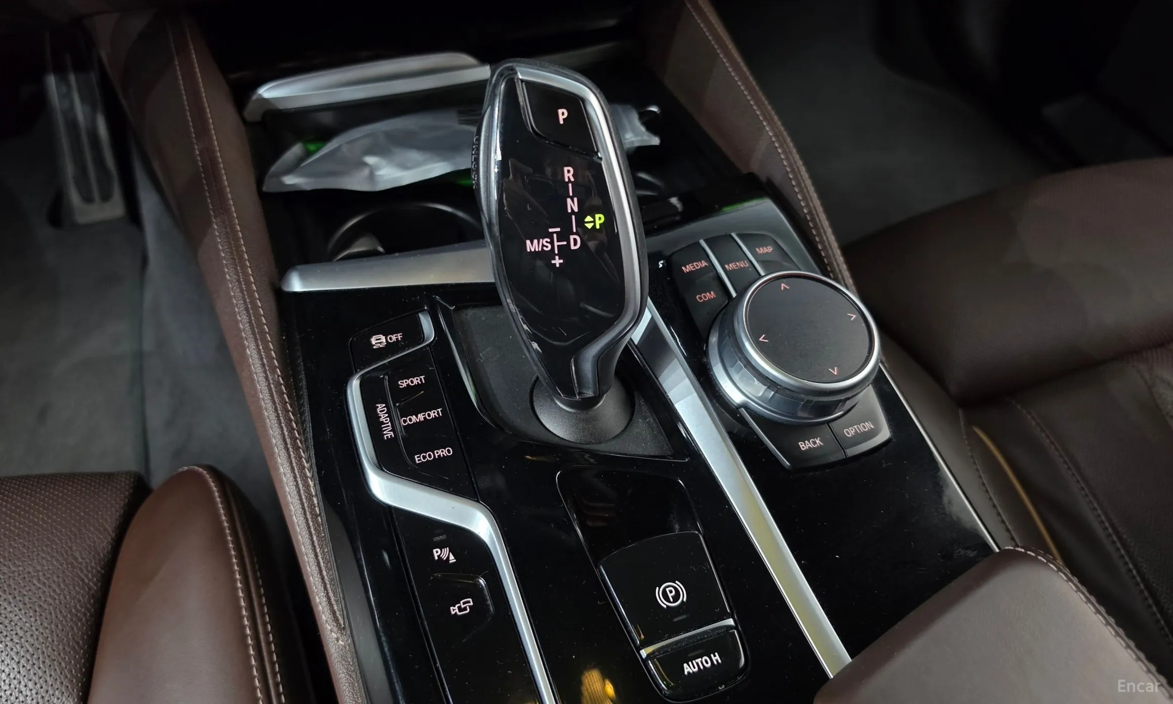 BMW 5 Series (G30) превью 9