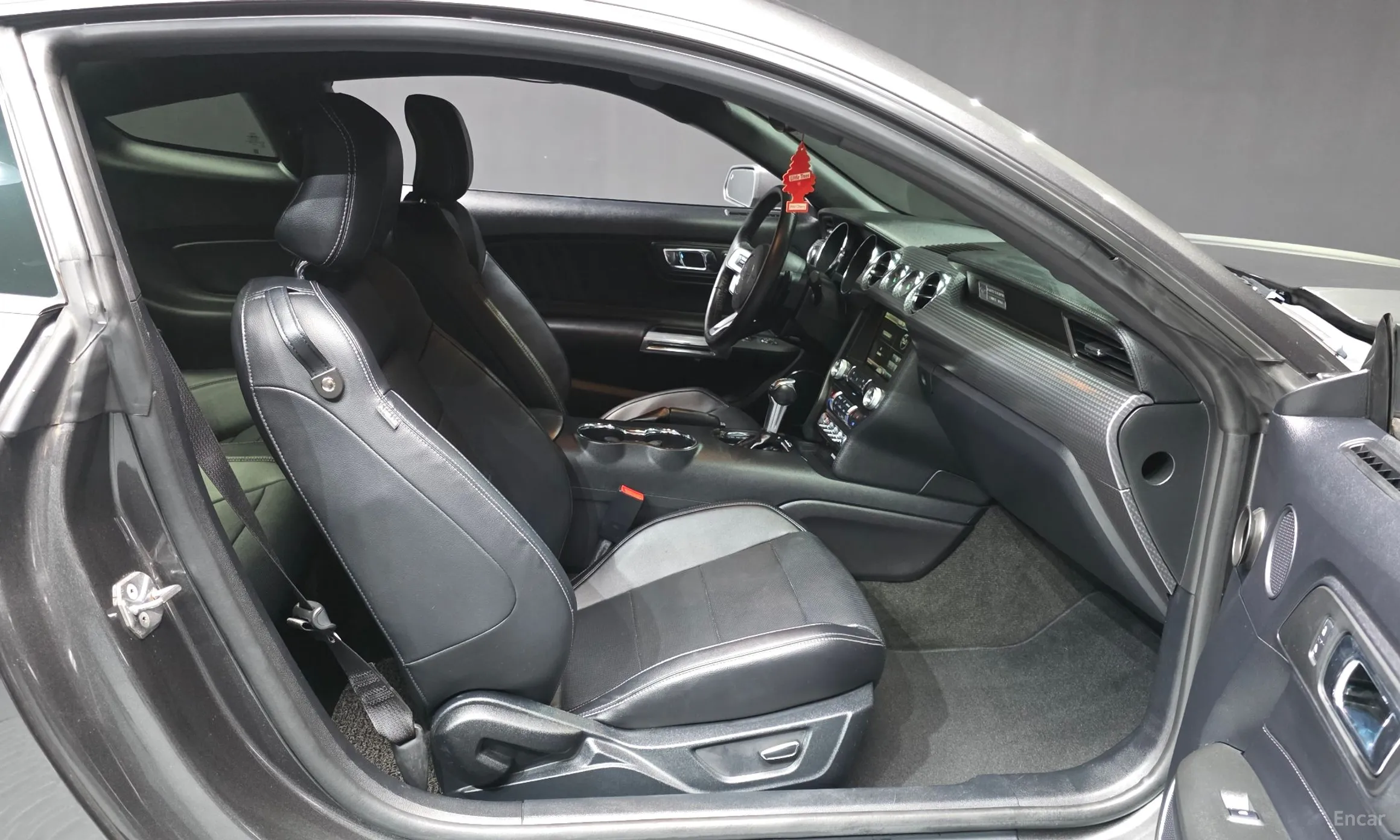 Ford Mustang превью 11