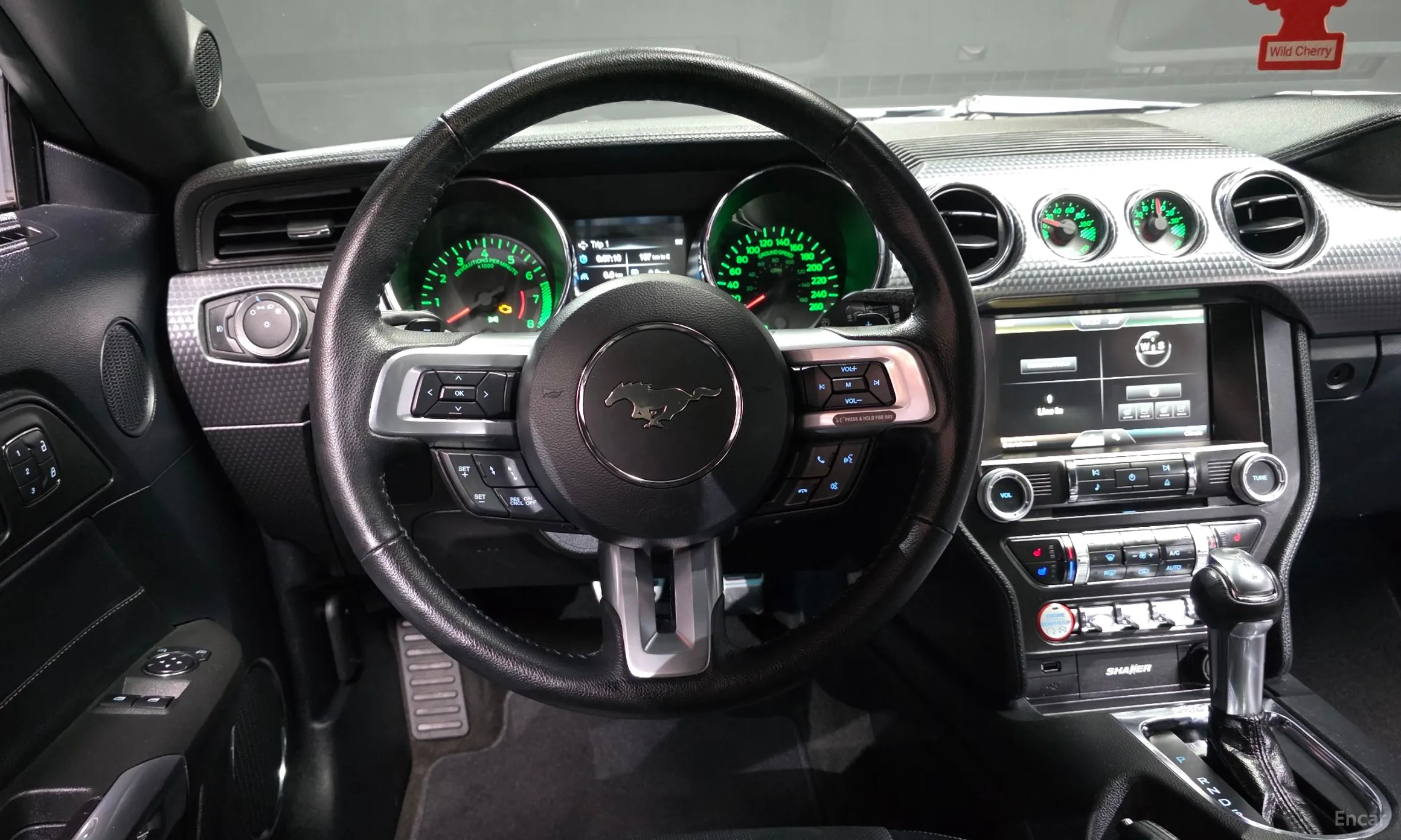 Ford Mustang превью 13