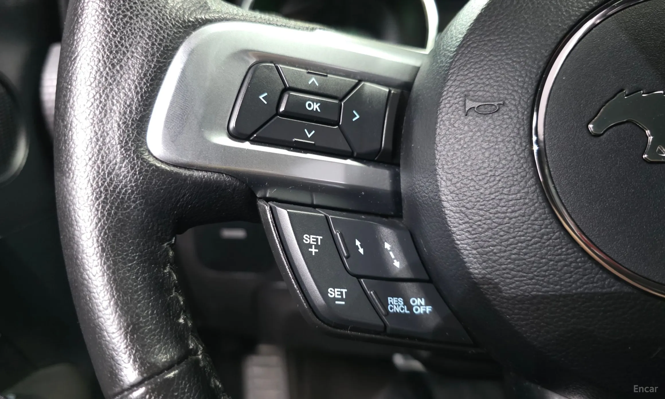 Ford Mustang превью 19