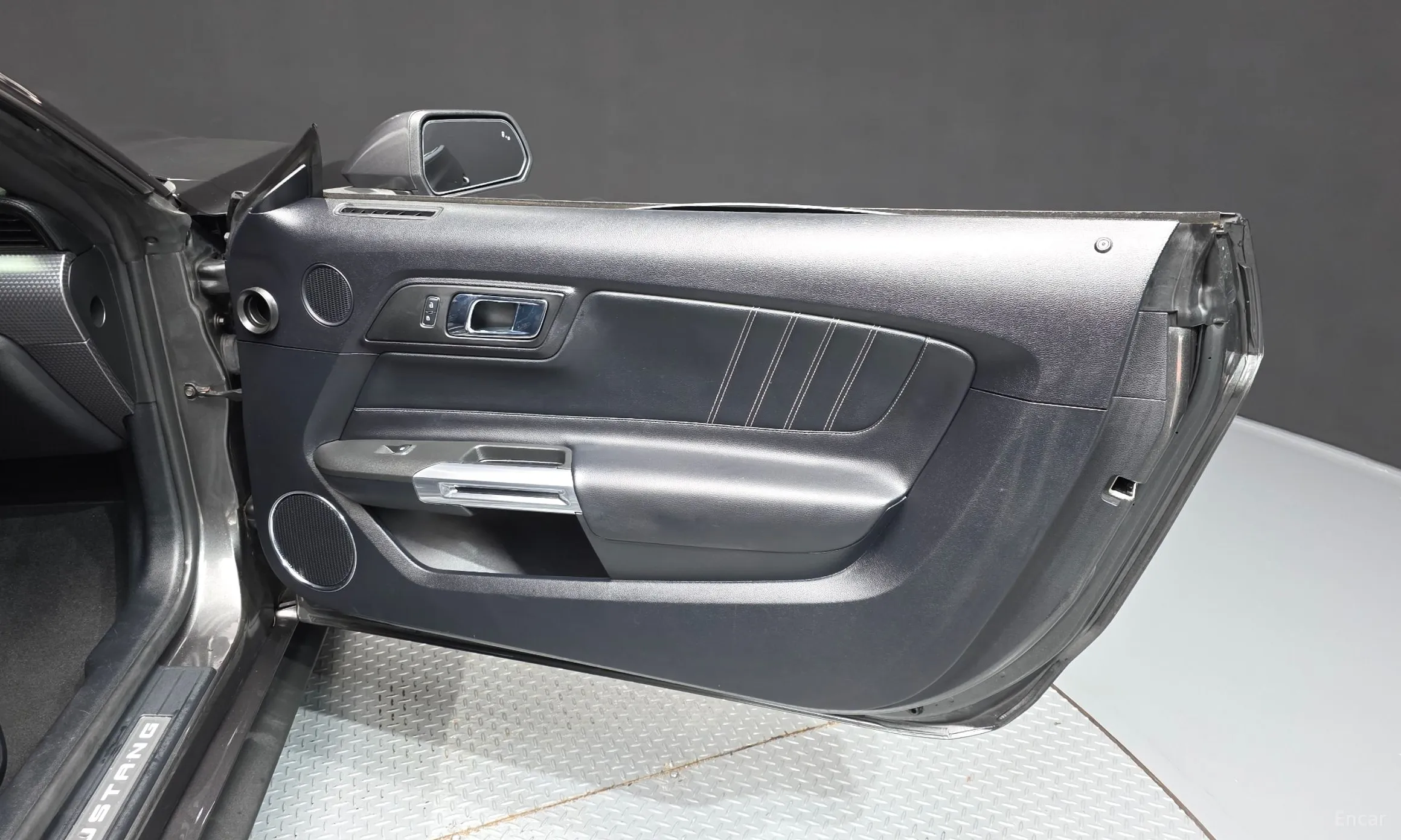 Ford Mustang превью 7