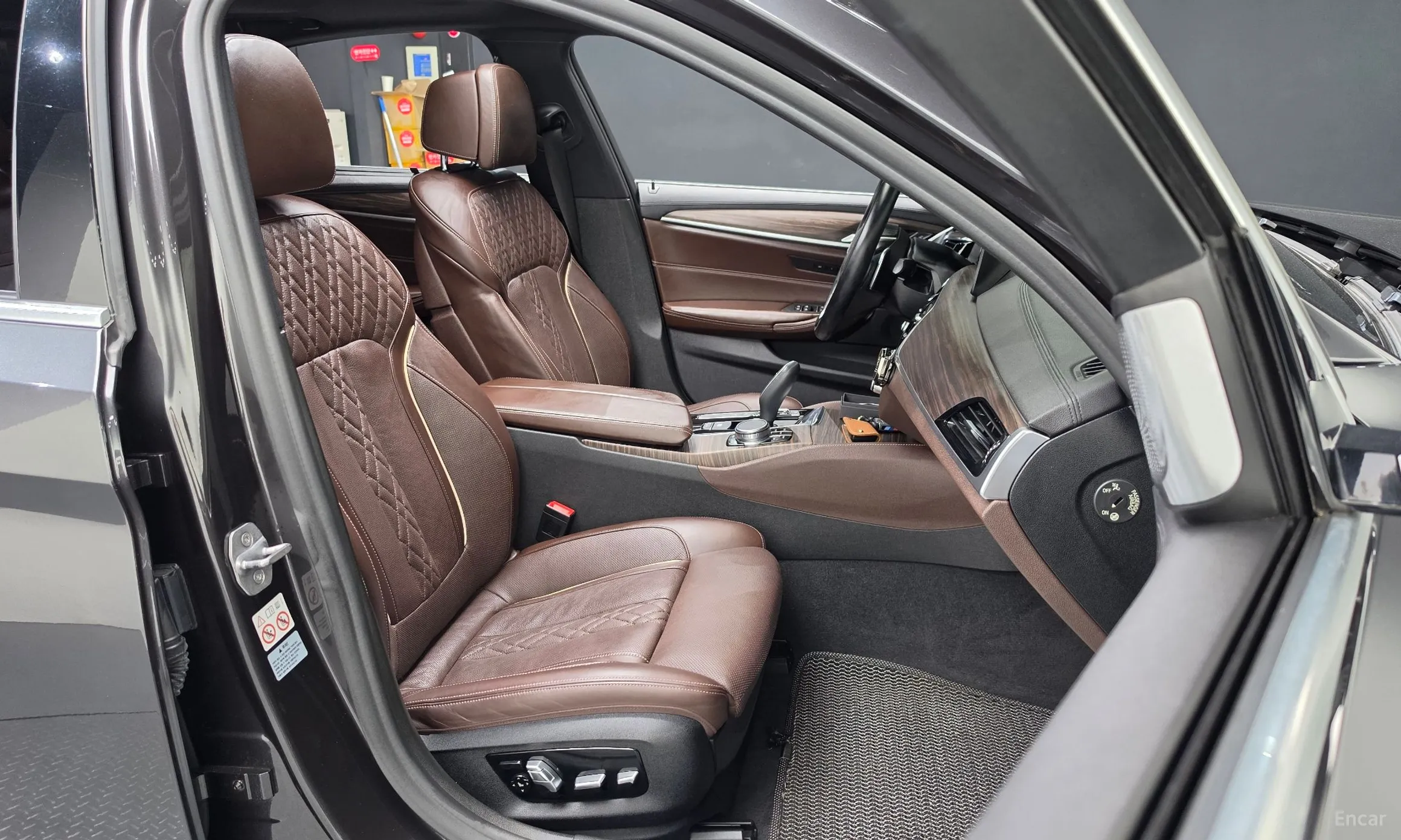 BMW 5 Series (G30) превью 11