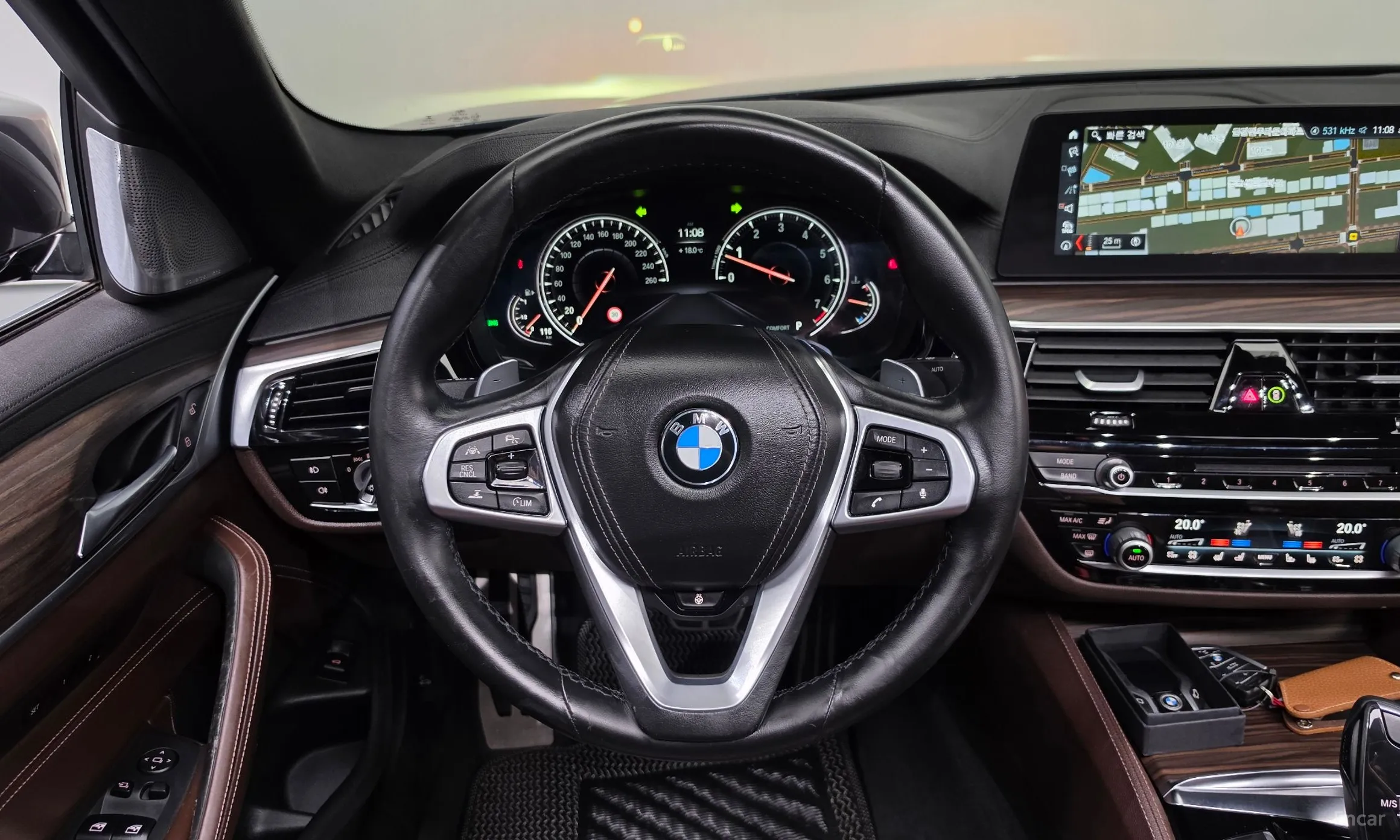 BMW 5 Series (G30) превью 13