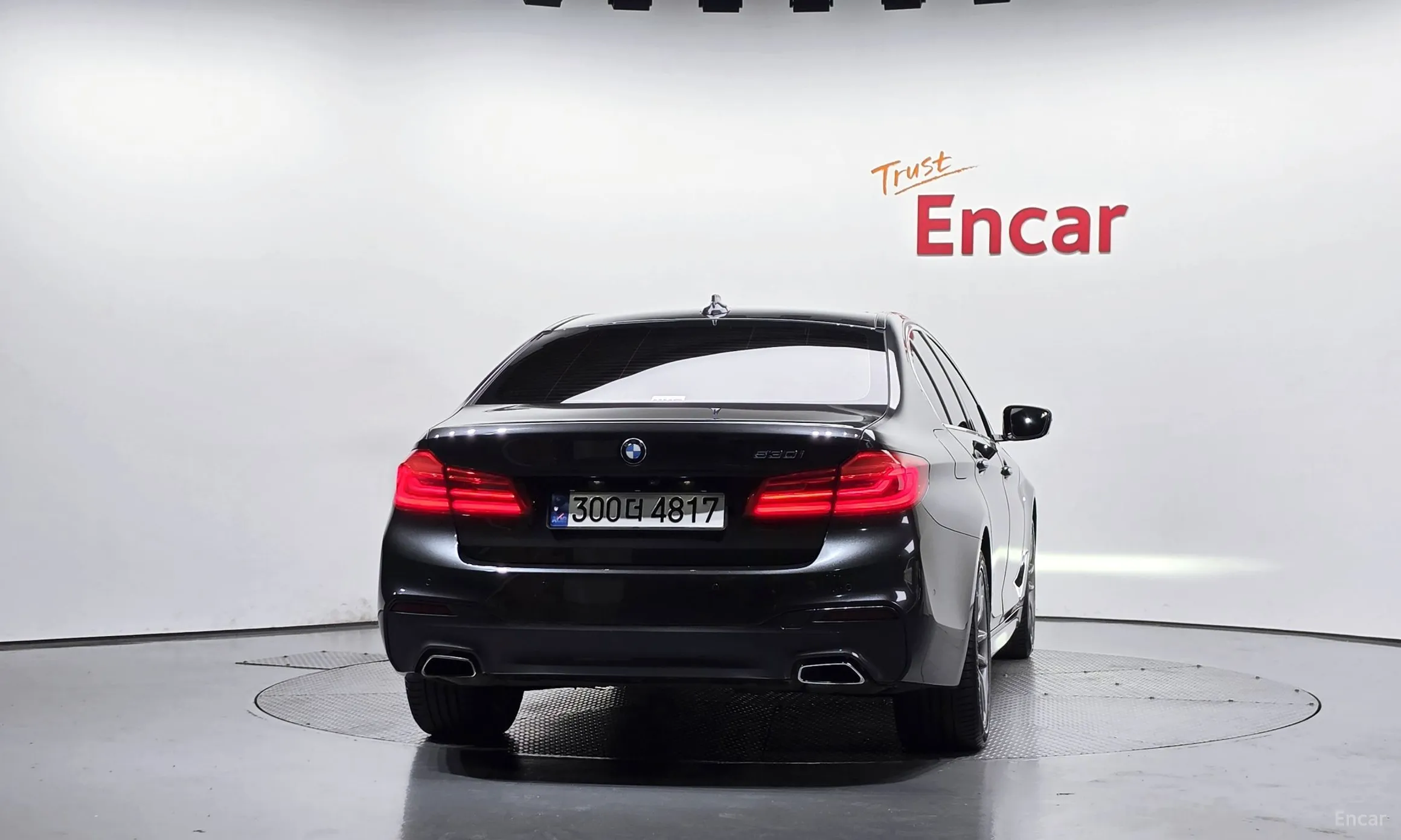 BMW 5 Series (G30) превью 4