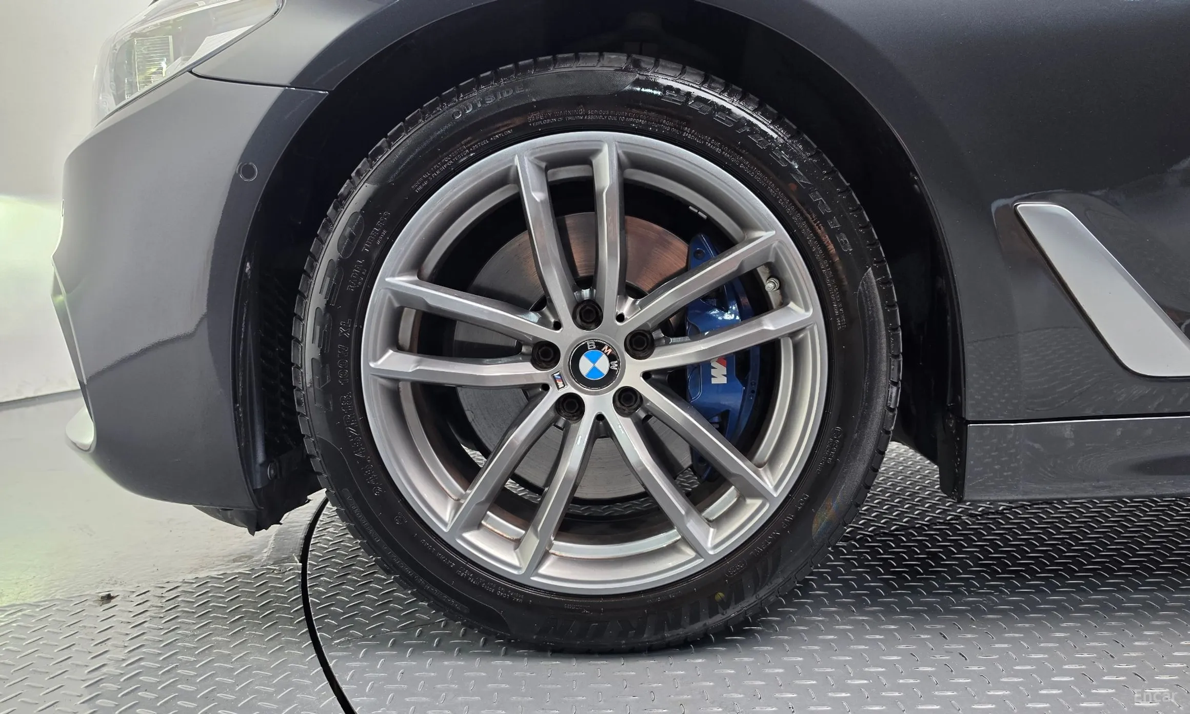 BMW 5 Series (G30) превью 5