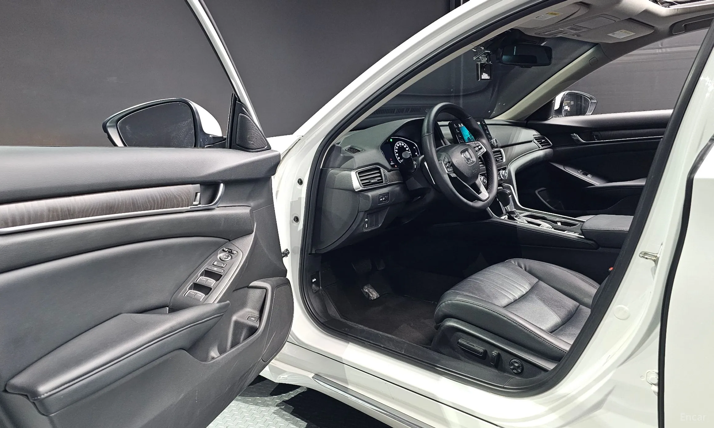 Honda Accord 10th Generation превью 10
