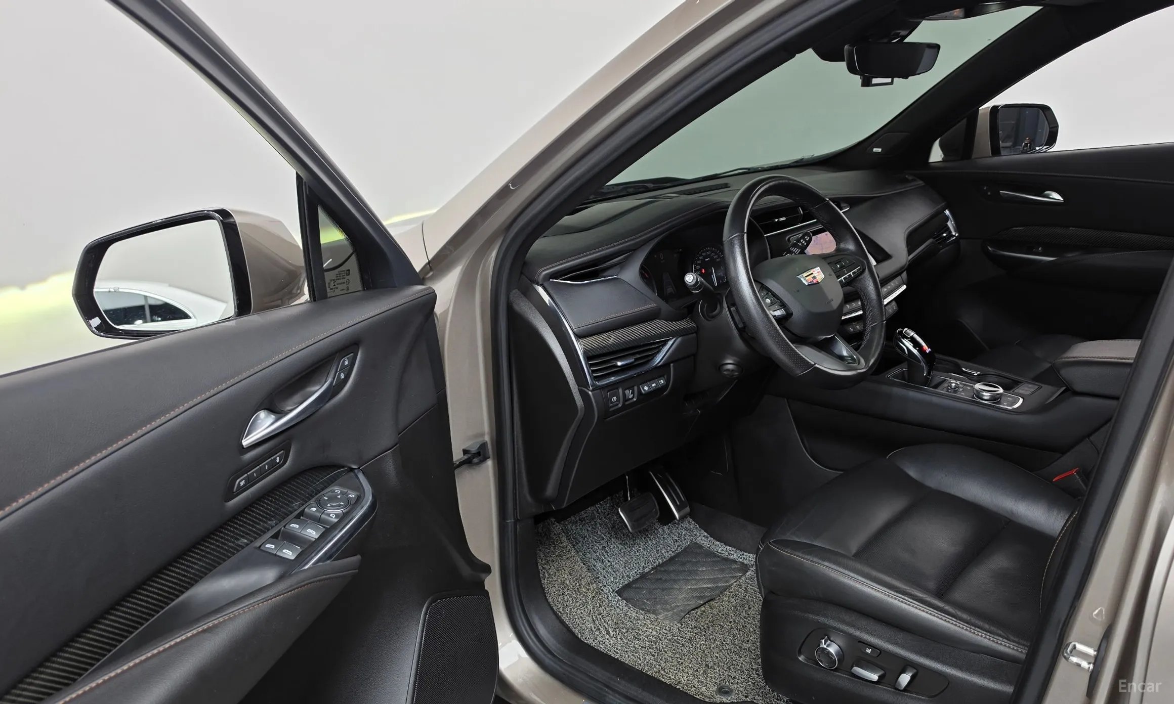Cadillac XT4 превью 10
