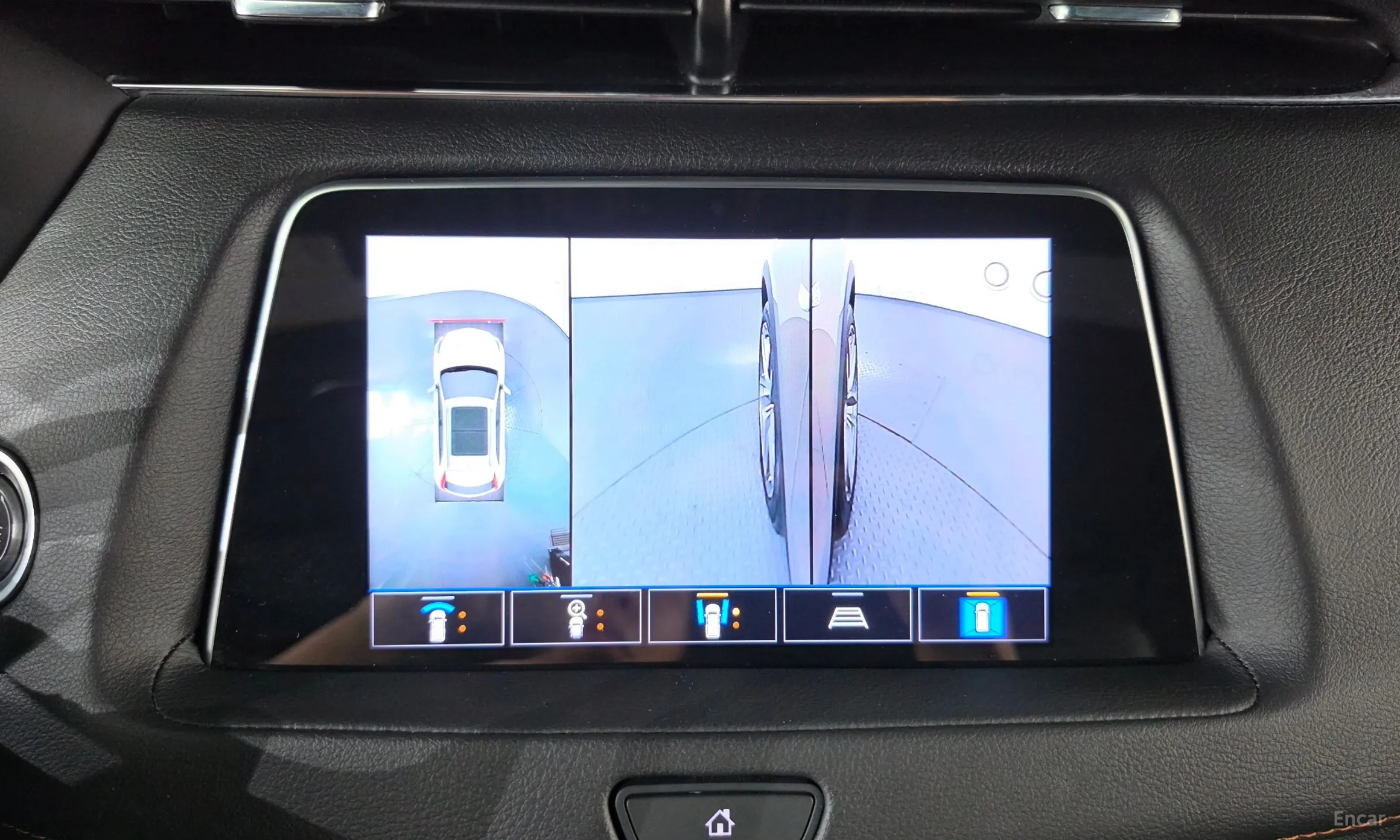 Cadillac XT4 превью 15