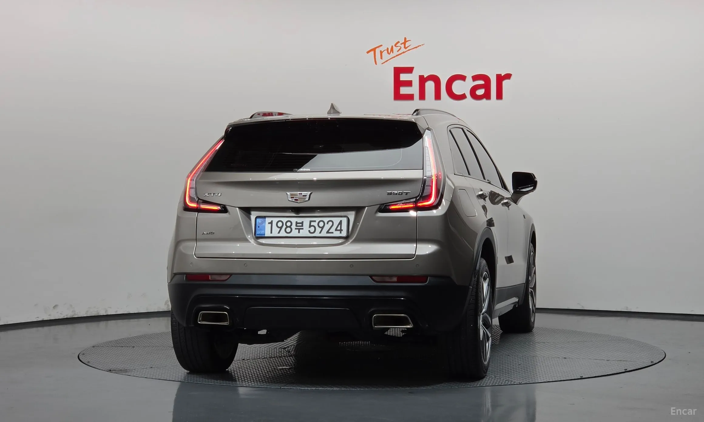 Cadillac XT4 превью 4