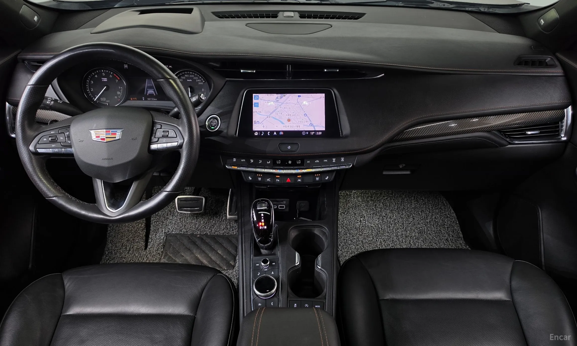 Cadillac XT4 превью 7