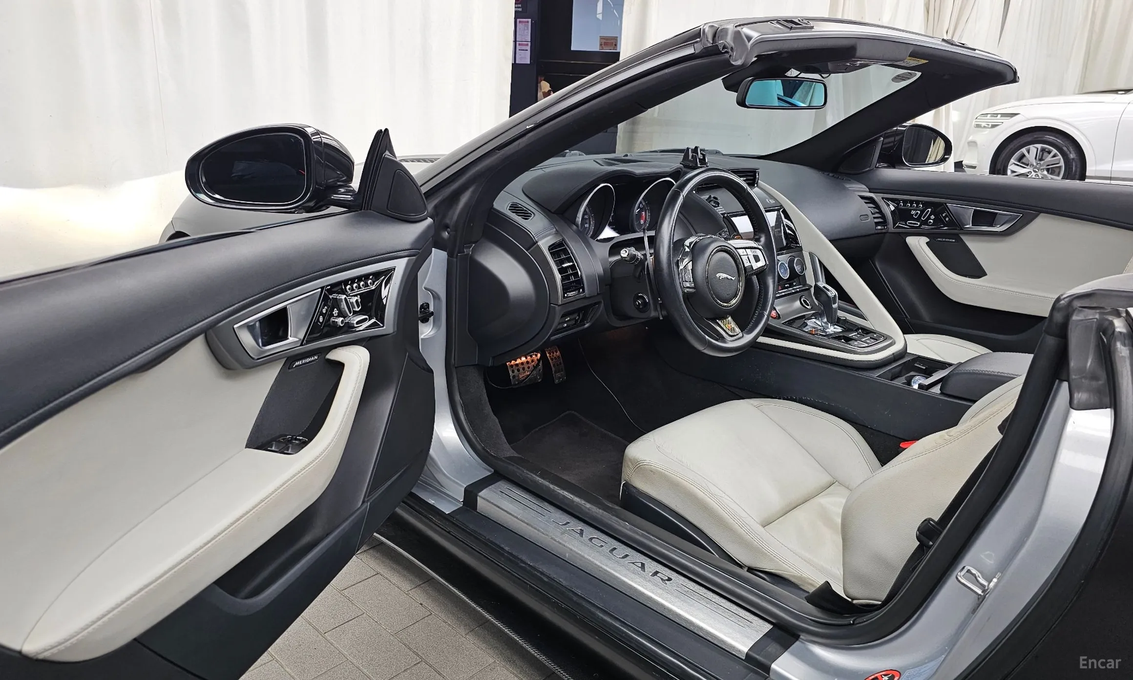 Jaguar F-TYPE превью 10