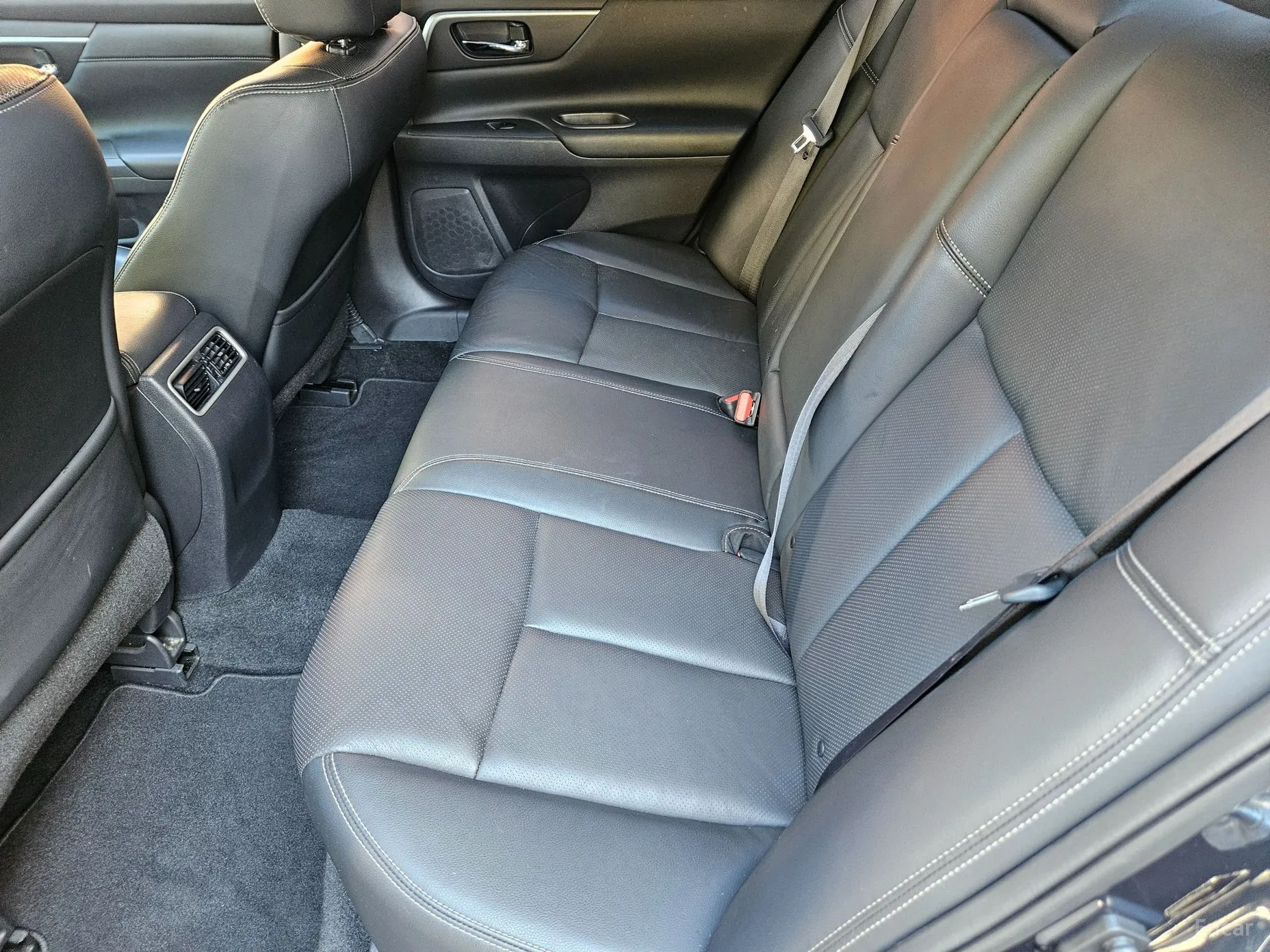 Nissan Altima превью 12