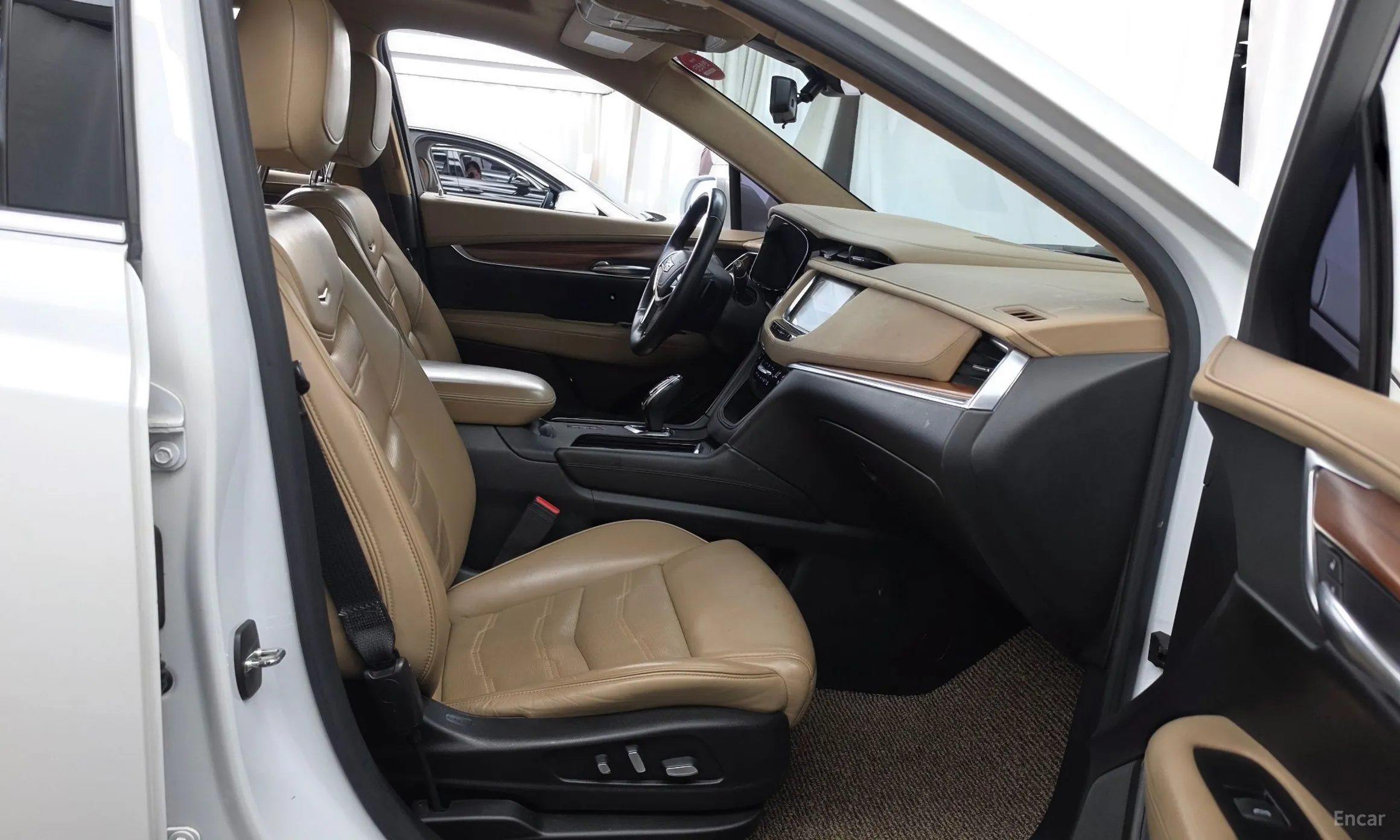 Cadillac XT5 превью 11