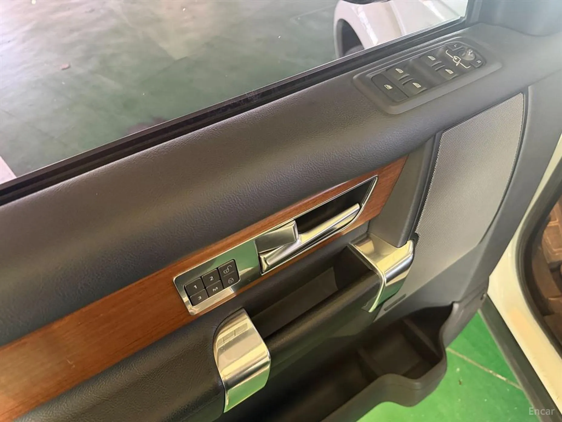 Land Rover Discovery 4 превью 17