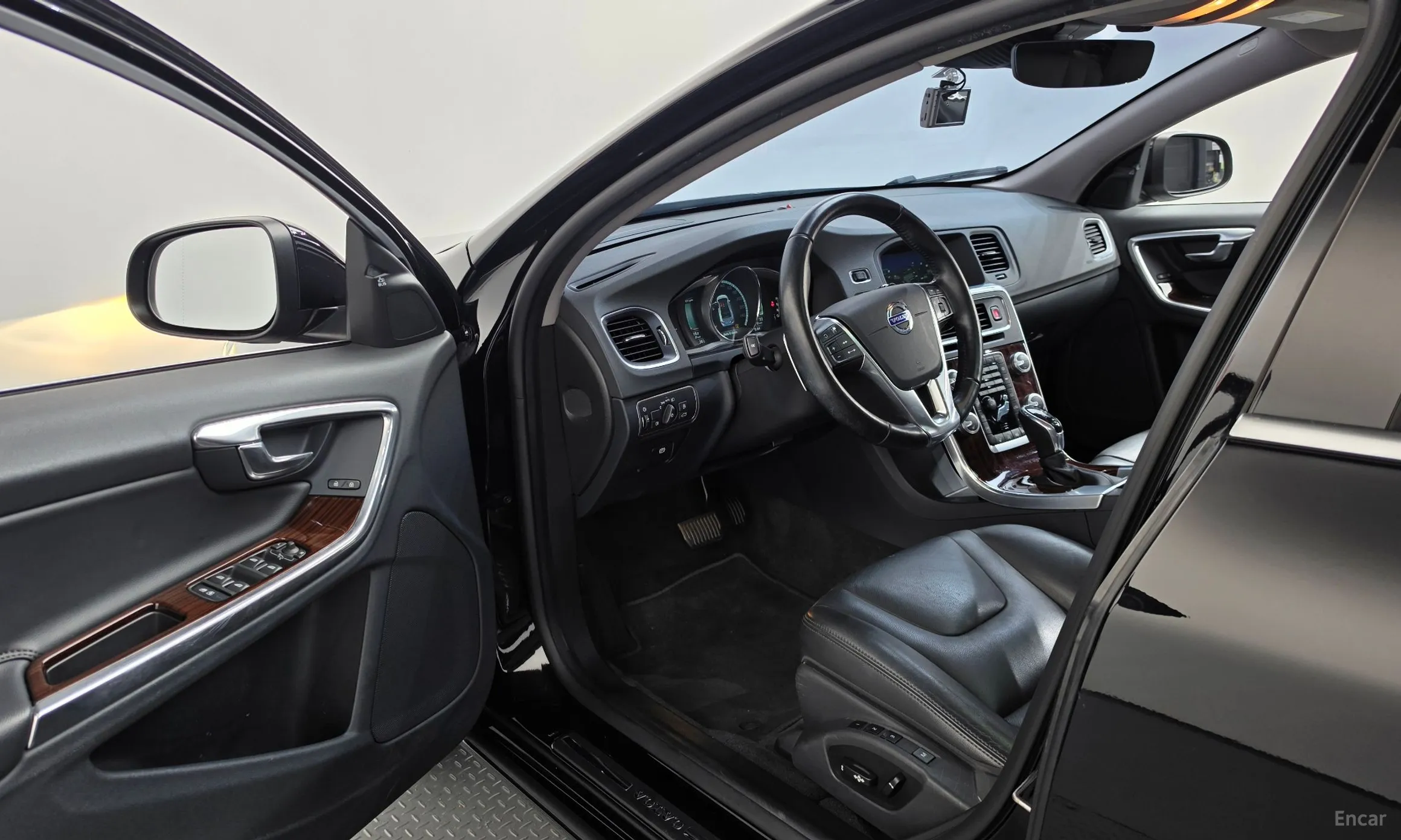 Volvo S60 превью 10