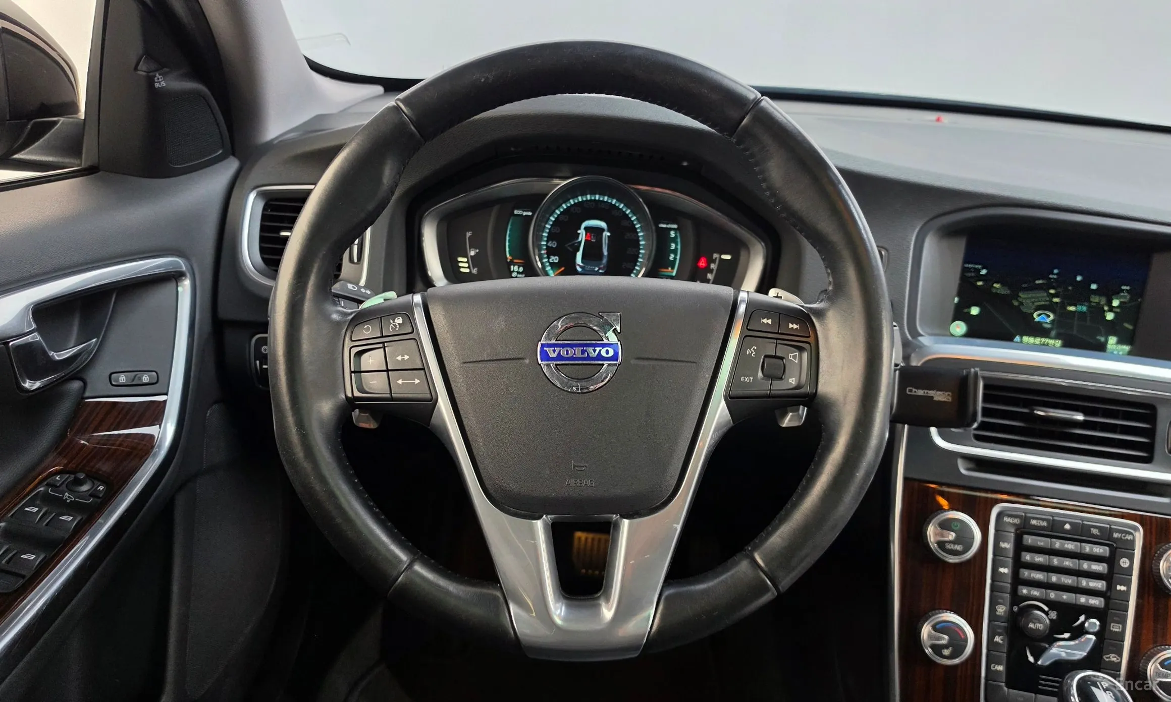 Volvo S60 превью 13