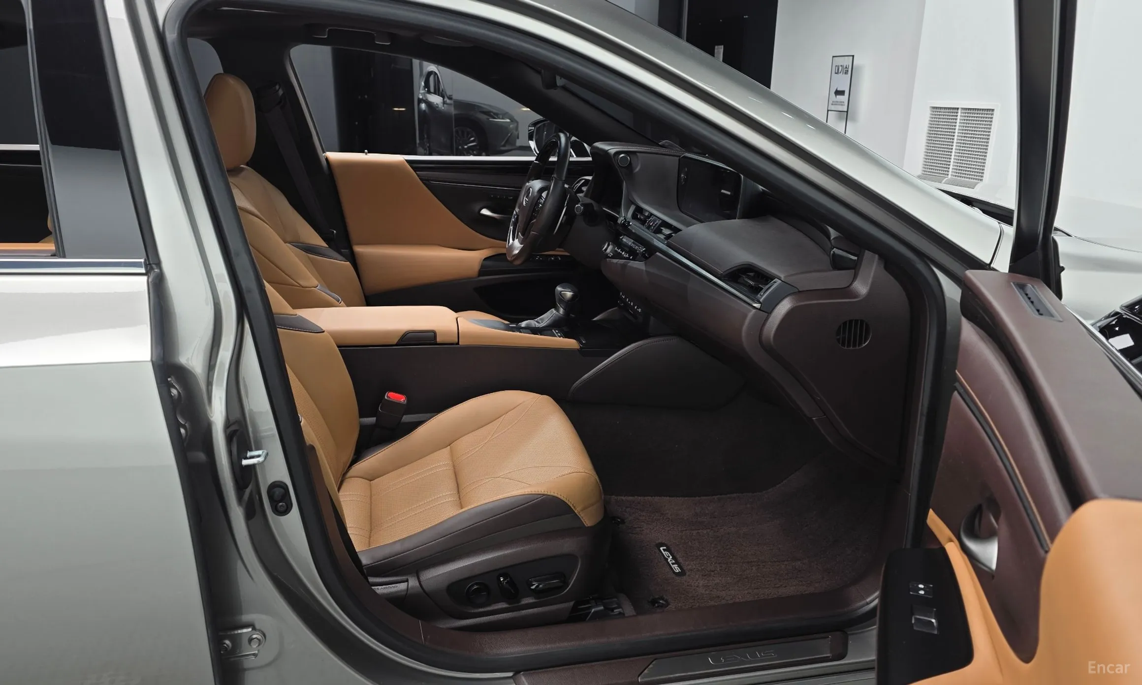 Lexus ES300h 7th Generation превью 11