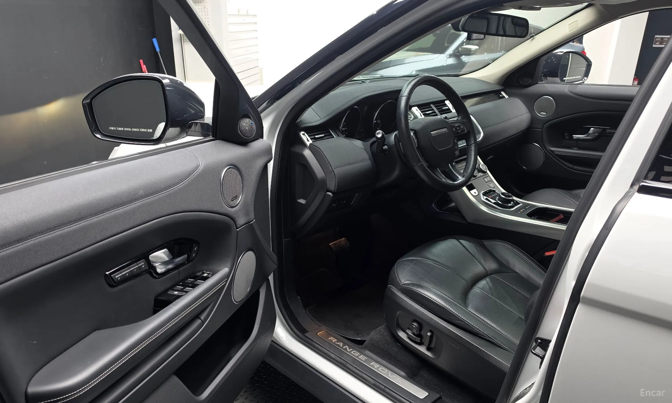 Land Rover Range Rover Evoque превью 10