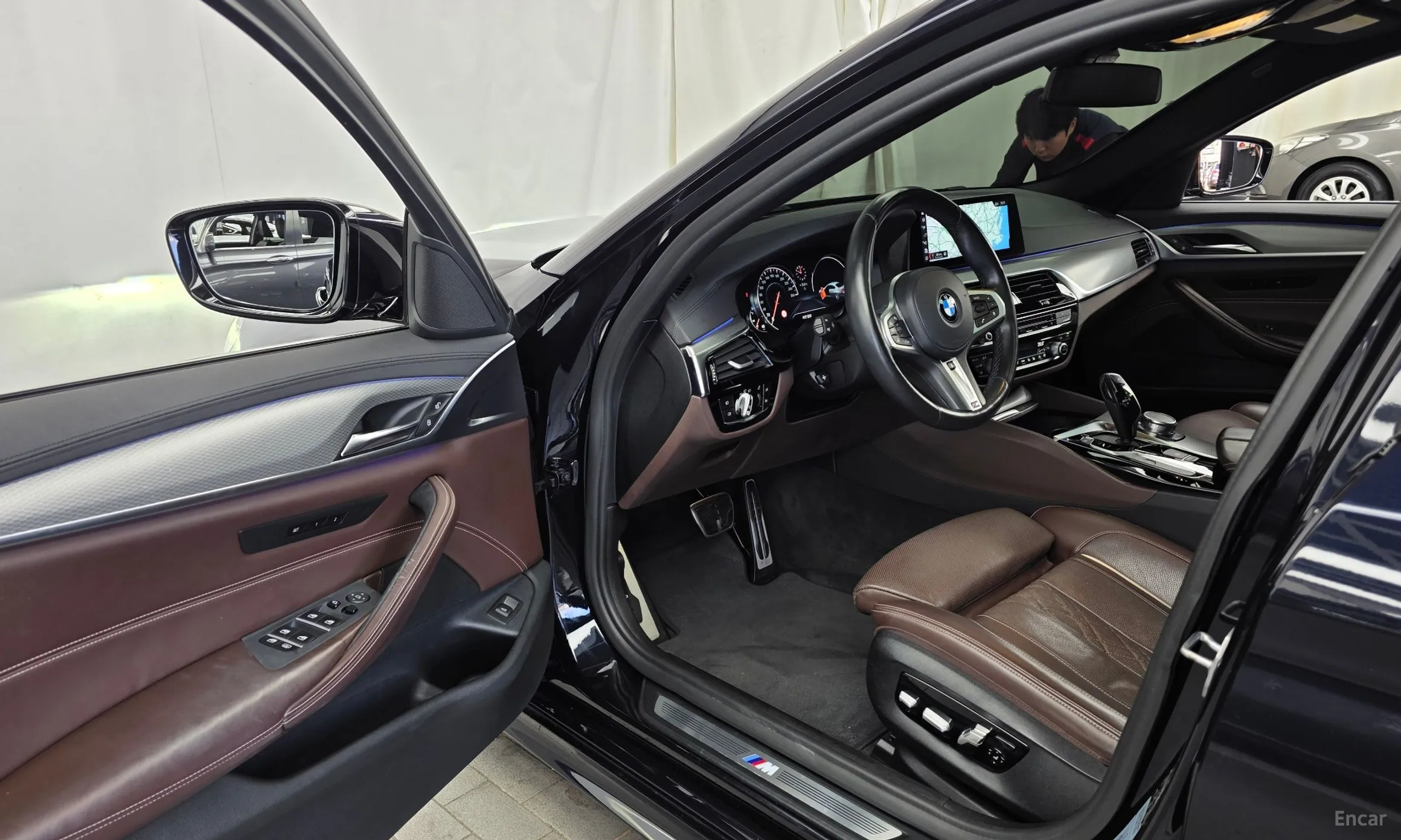 BMW 5 Series (G30) превью 10