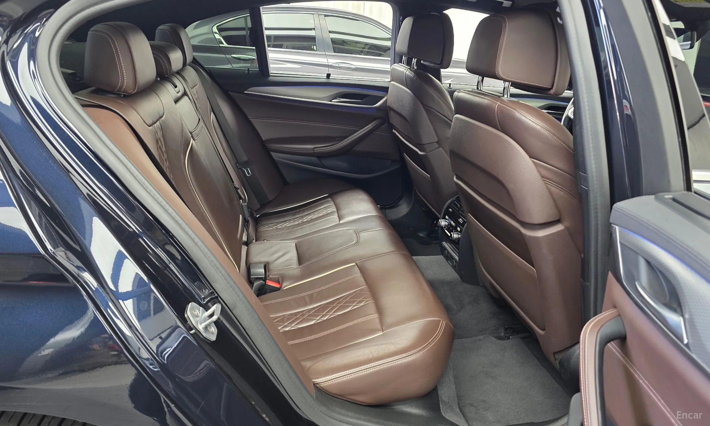 BMW 5 Series (G30) превью 12