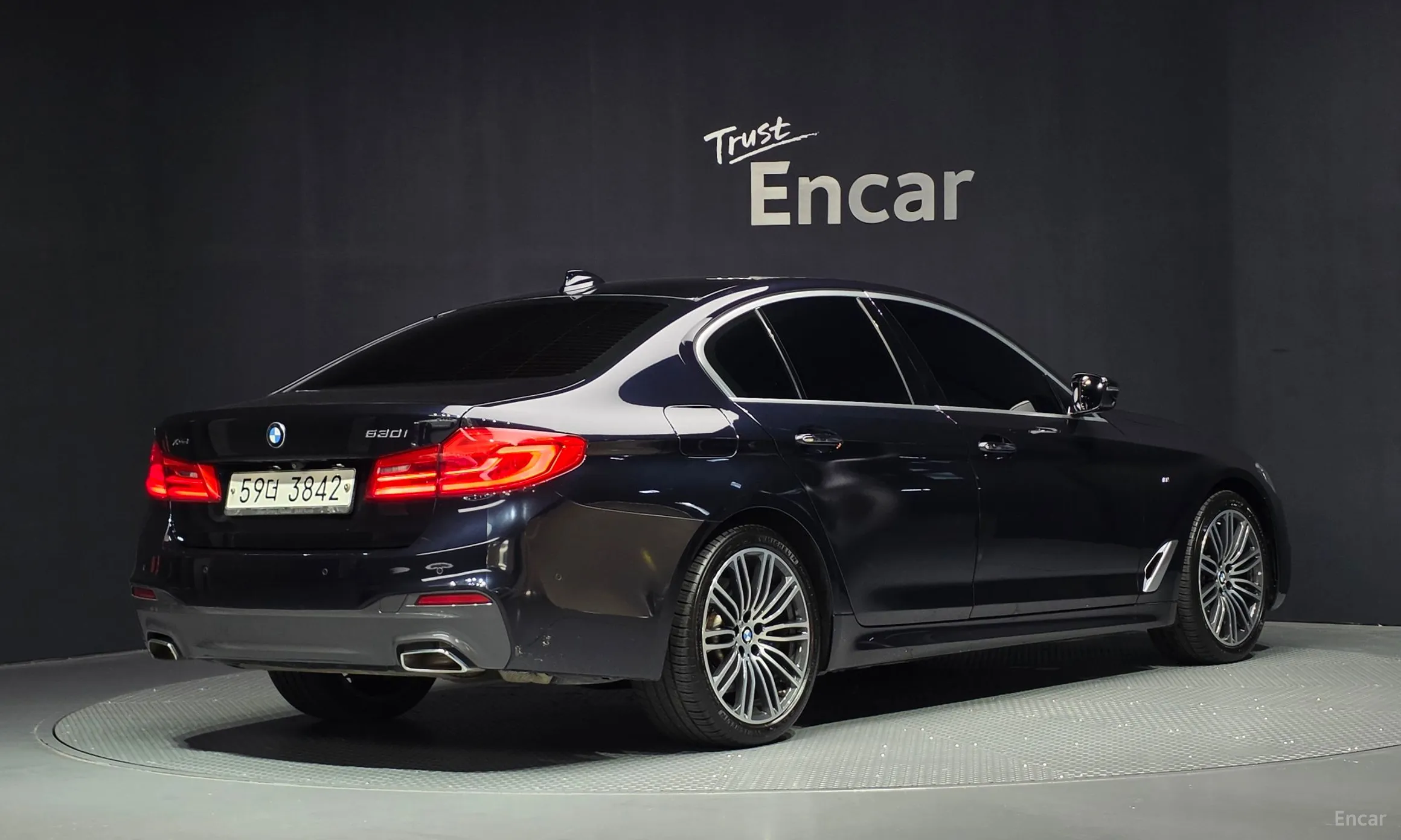 BMW 5 Series (G30) превью 2