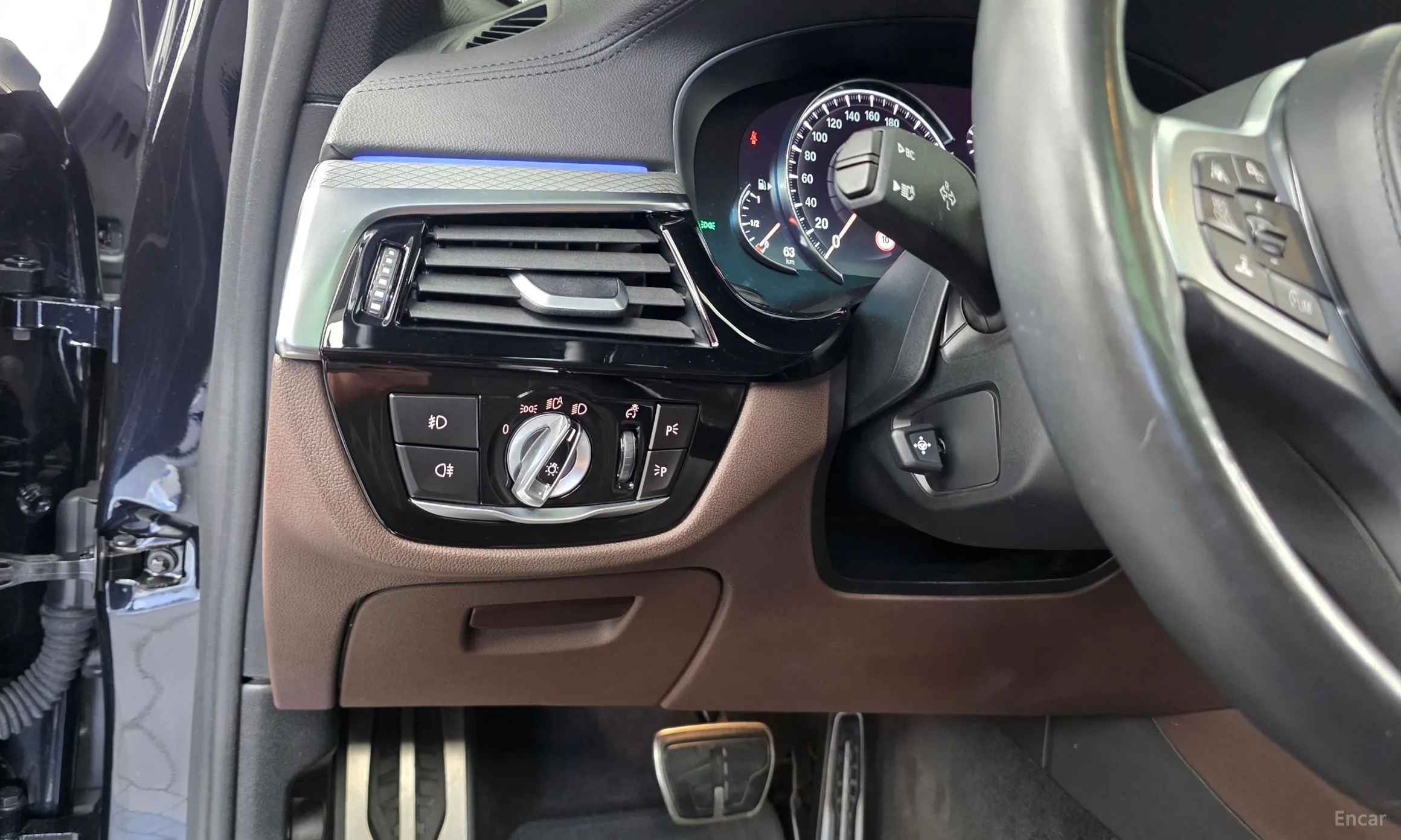 BMW 5 Series (G30) превью 16