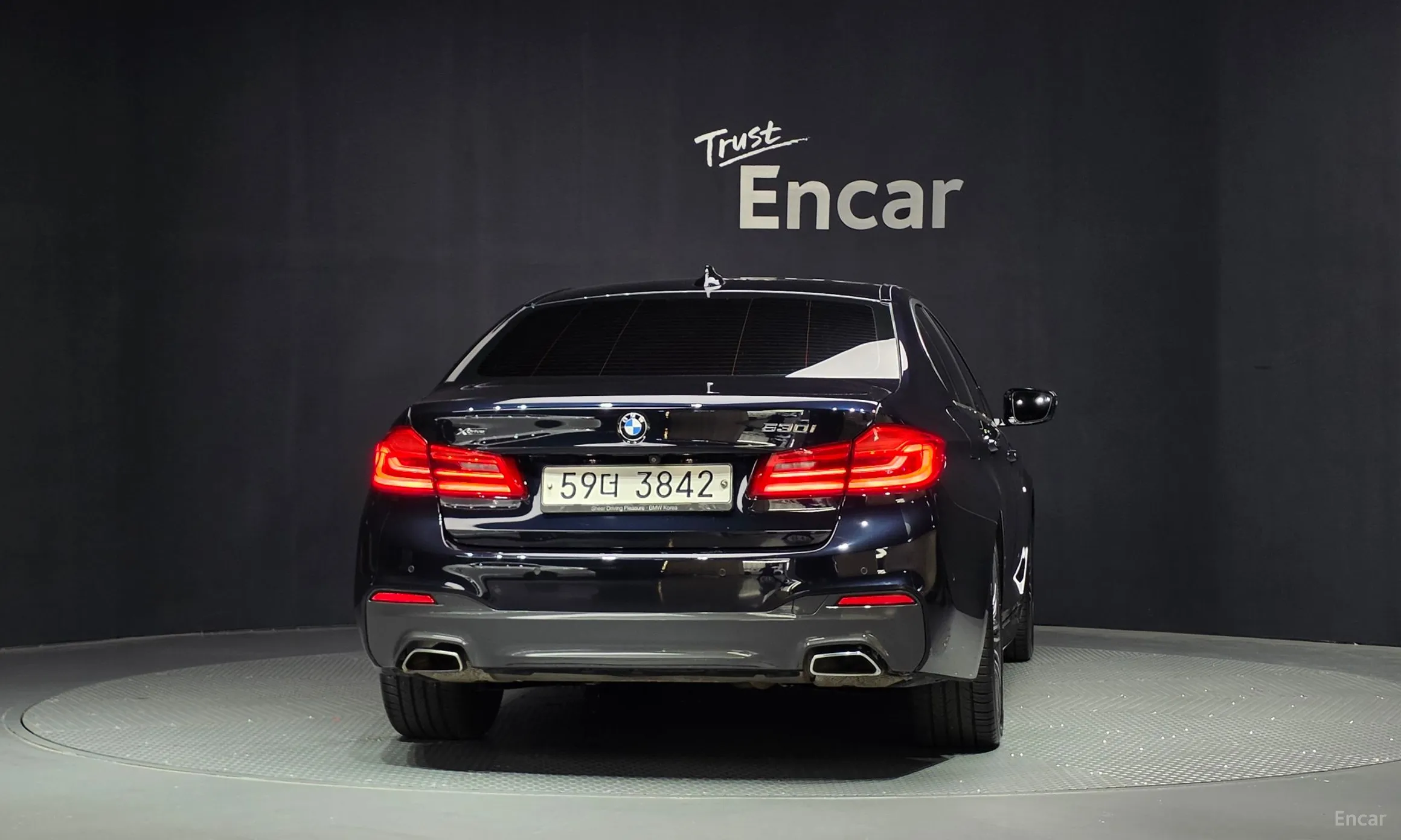 BMW 5 Series (G30) превью 4