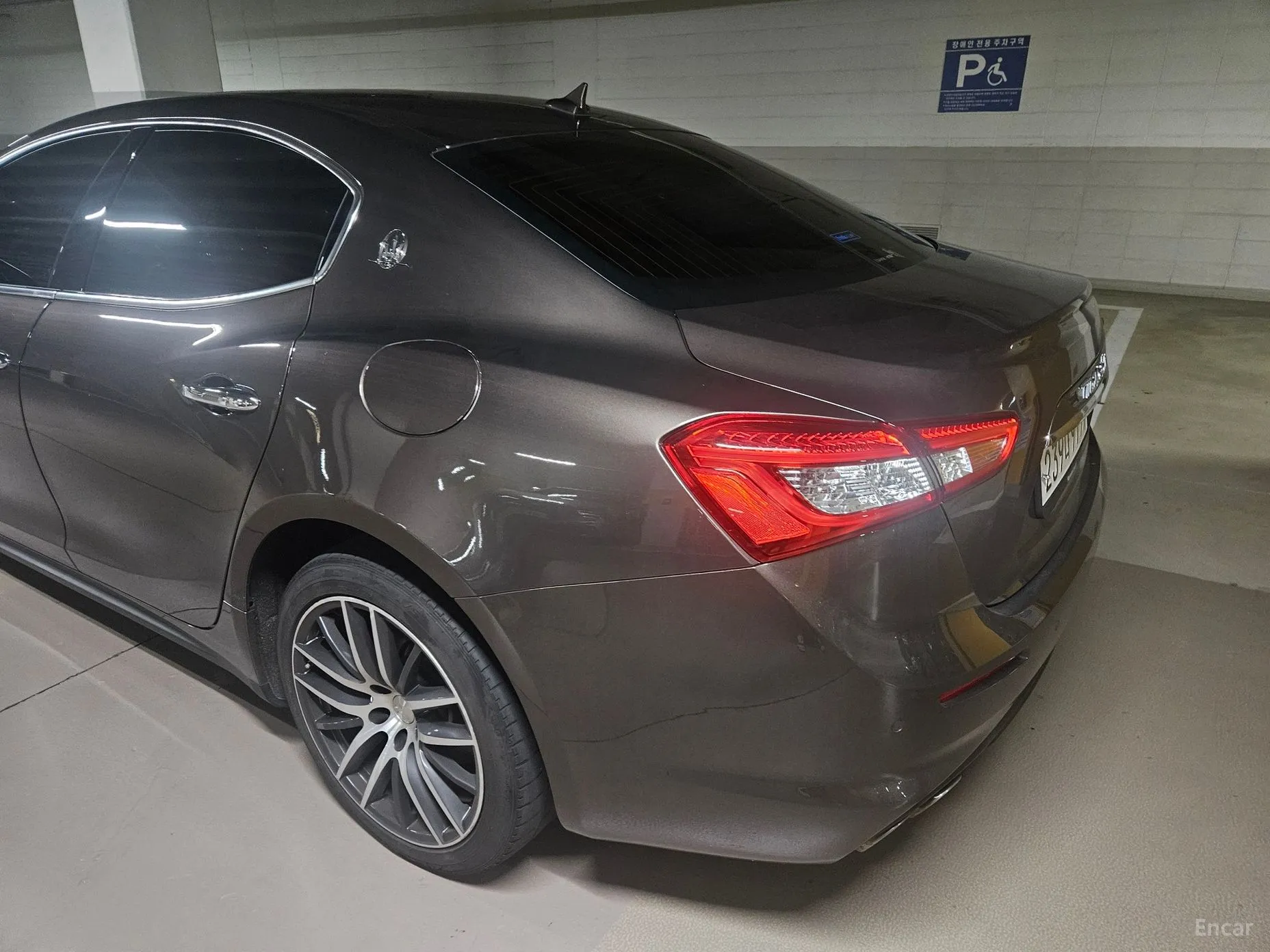 Maserati Ghibli превью 12