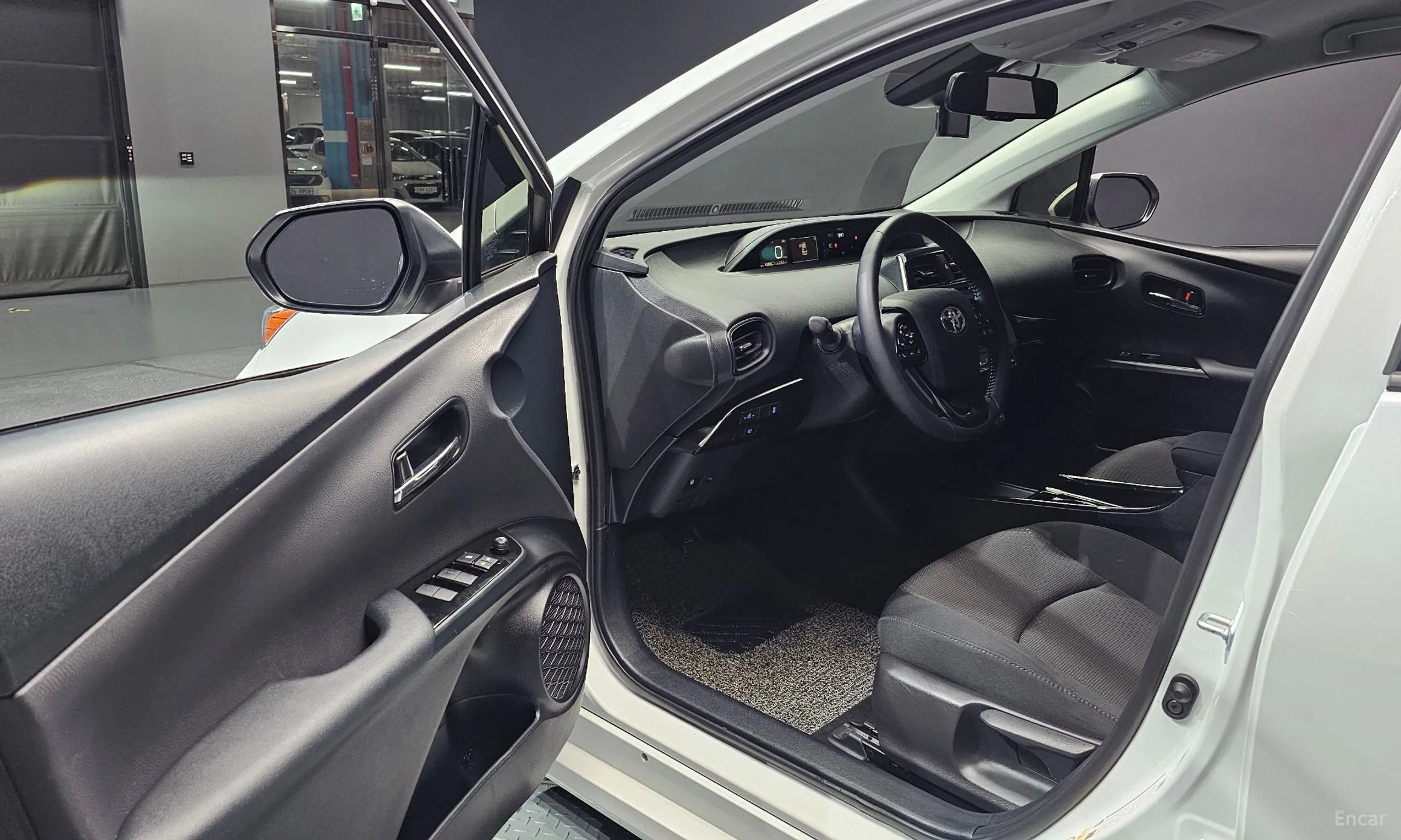 Toyota Prius 4th Generation превью 10