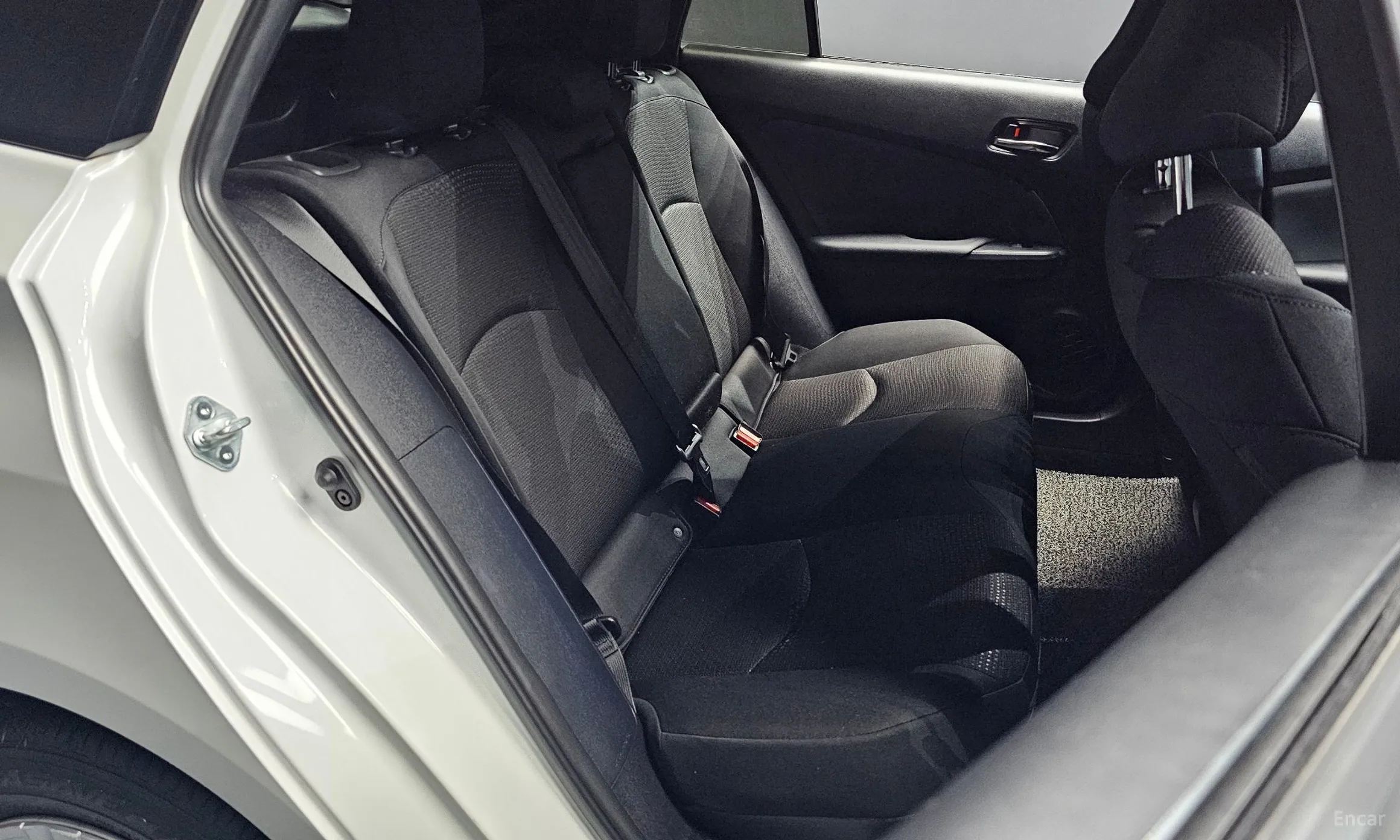 Toyota Prius 4th Generation превью 11